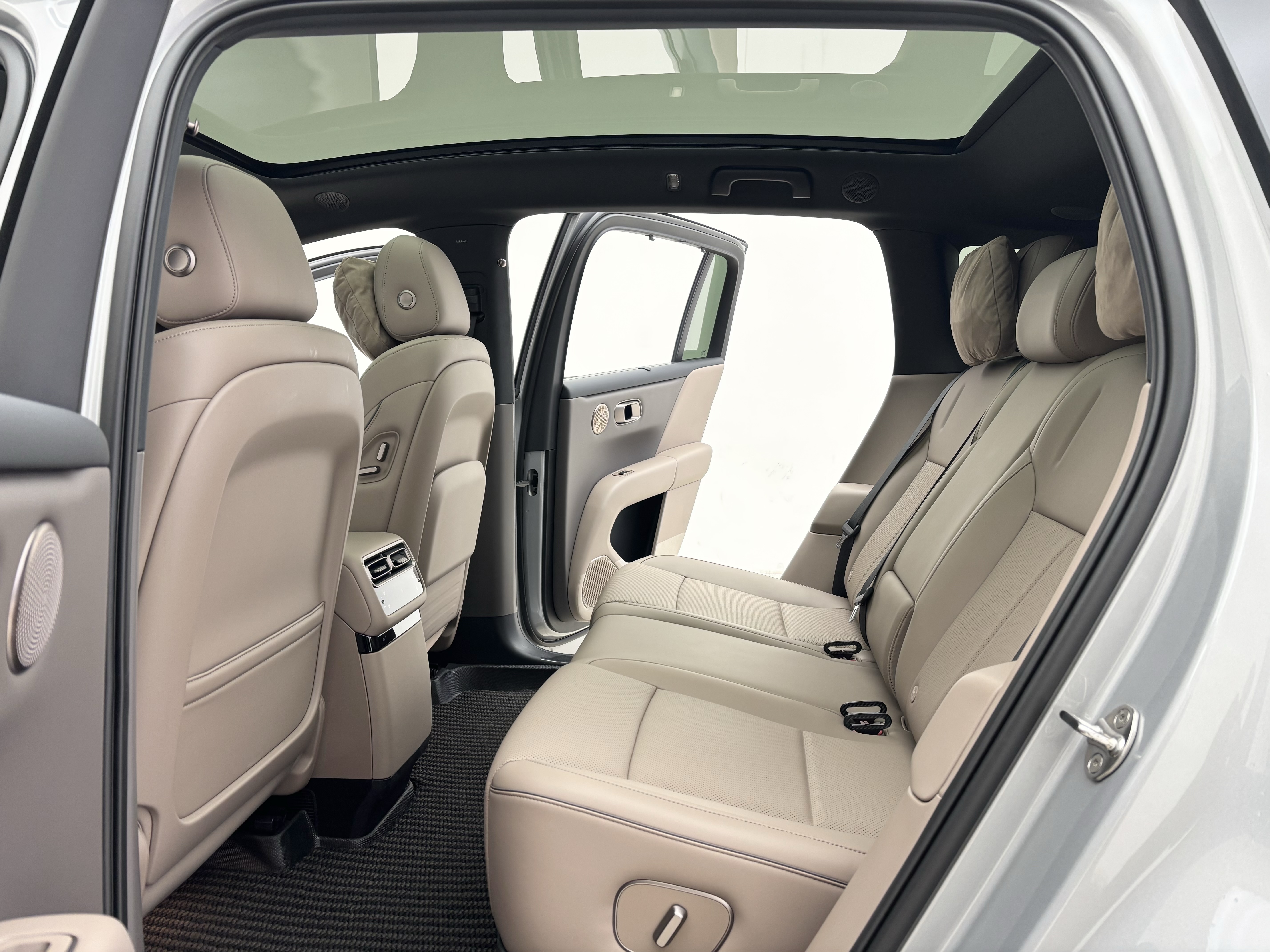 Li 2025 car image #10