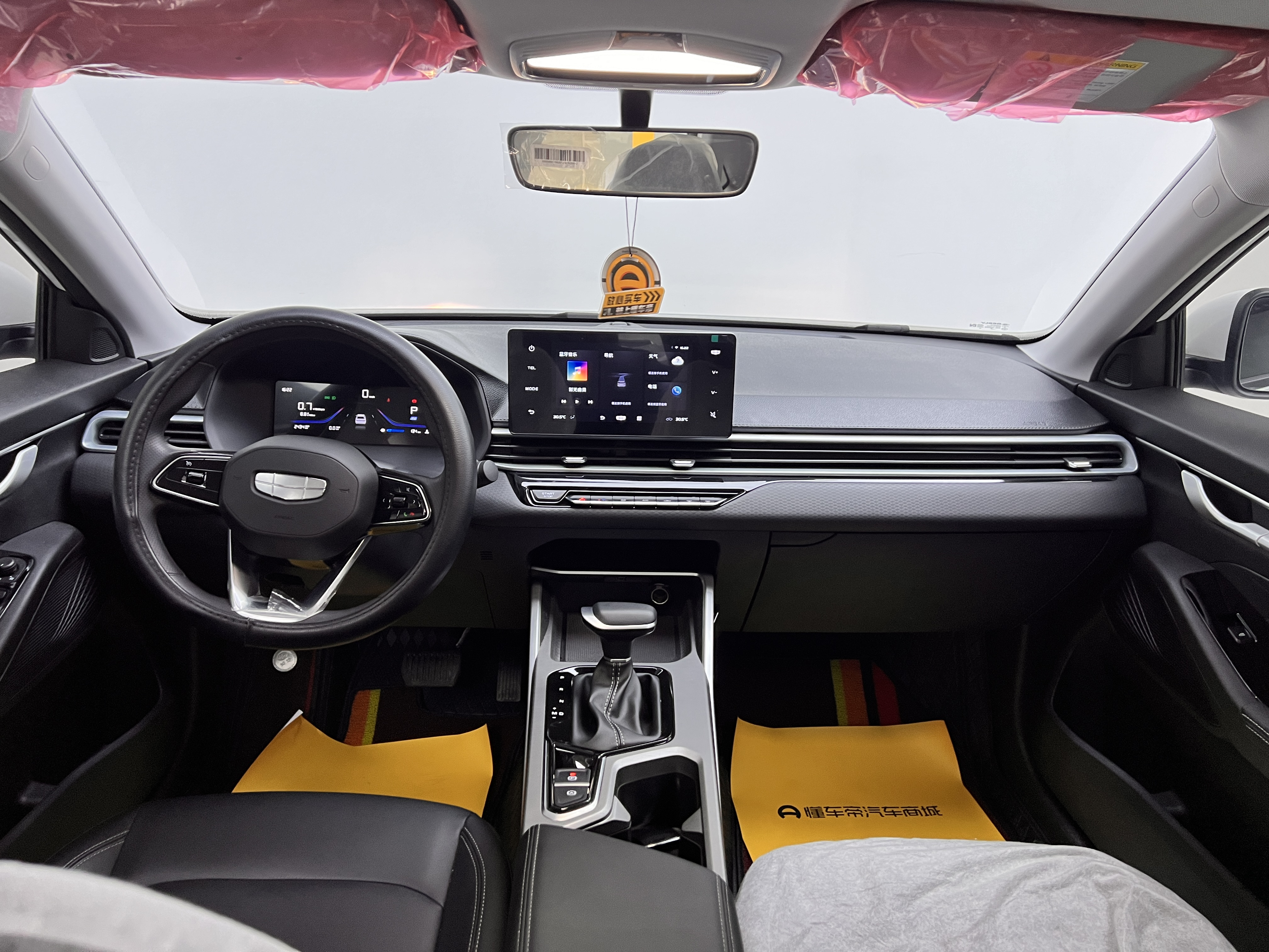 GEELY 2025 car image #10