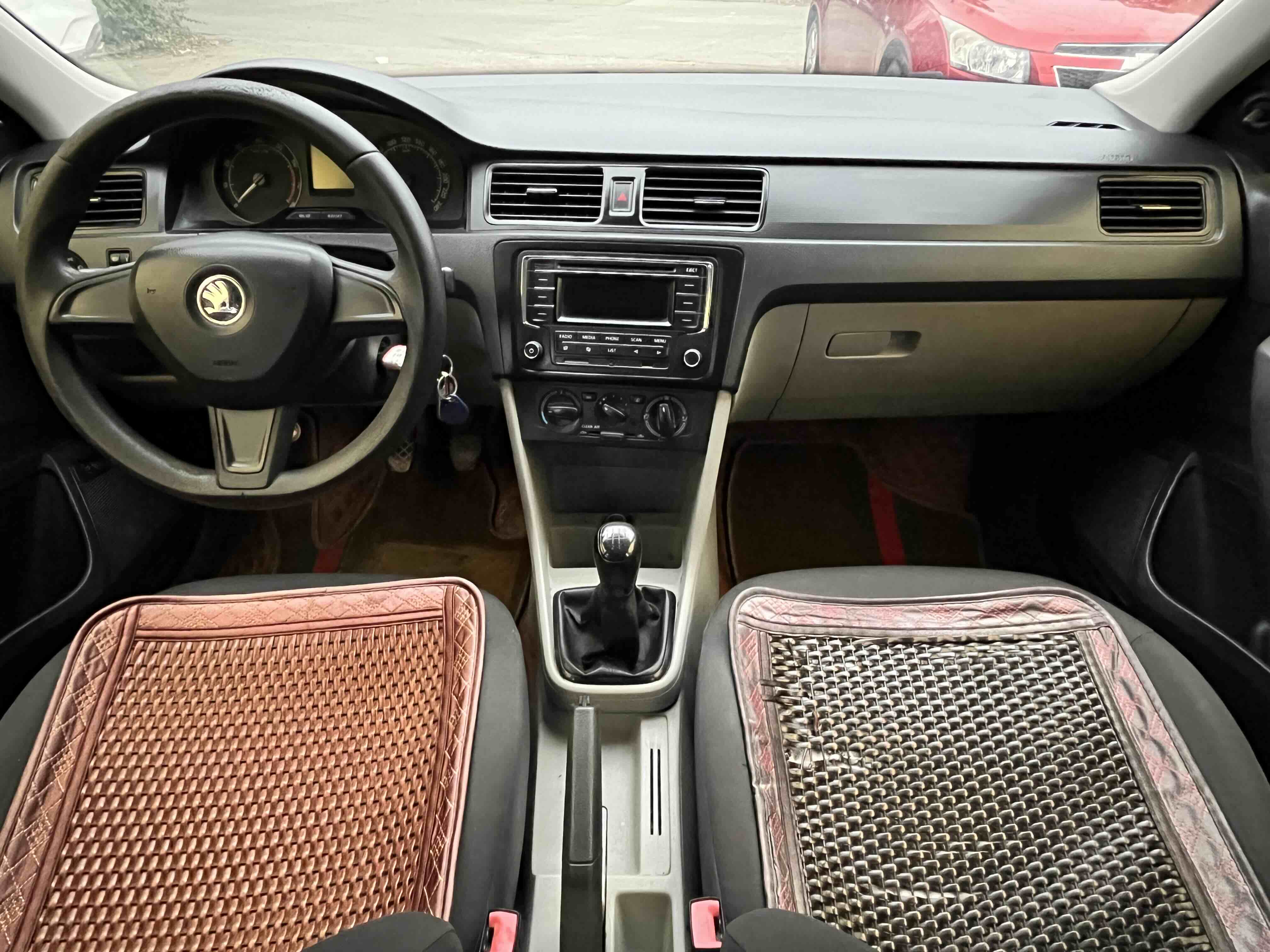 Skoda Rapid 2018 car image #10