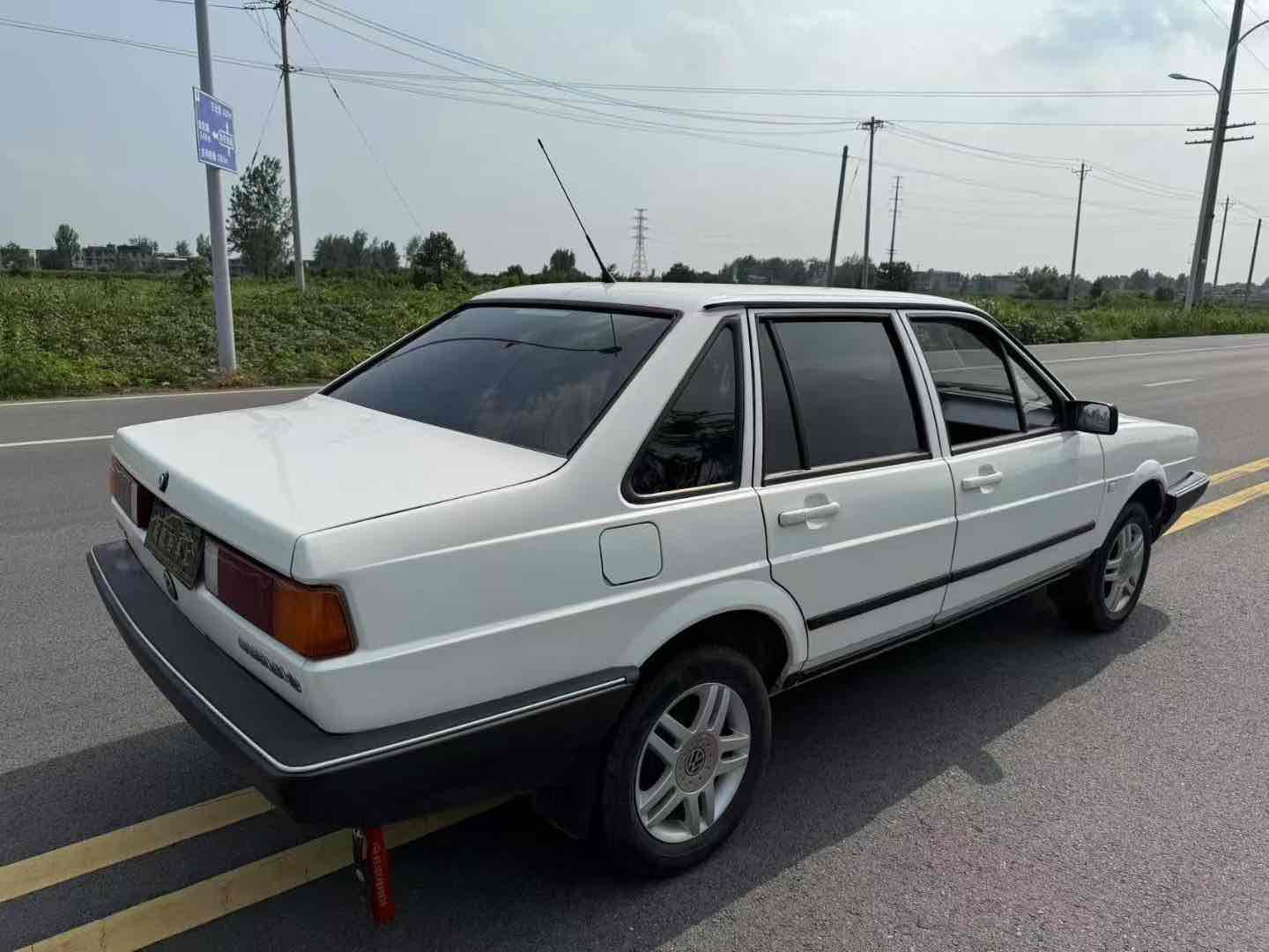 Volkswagen Santana Classic 2011 #10 Volkswagen Santana Classic 2011 car image #10