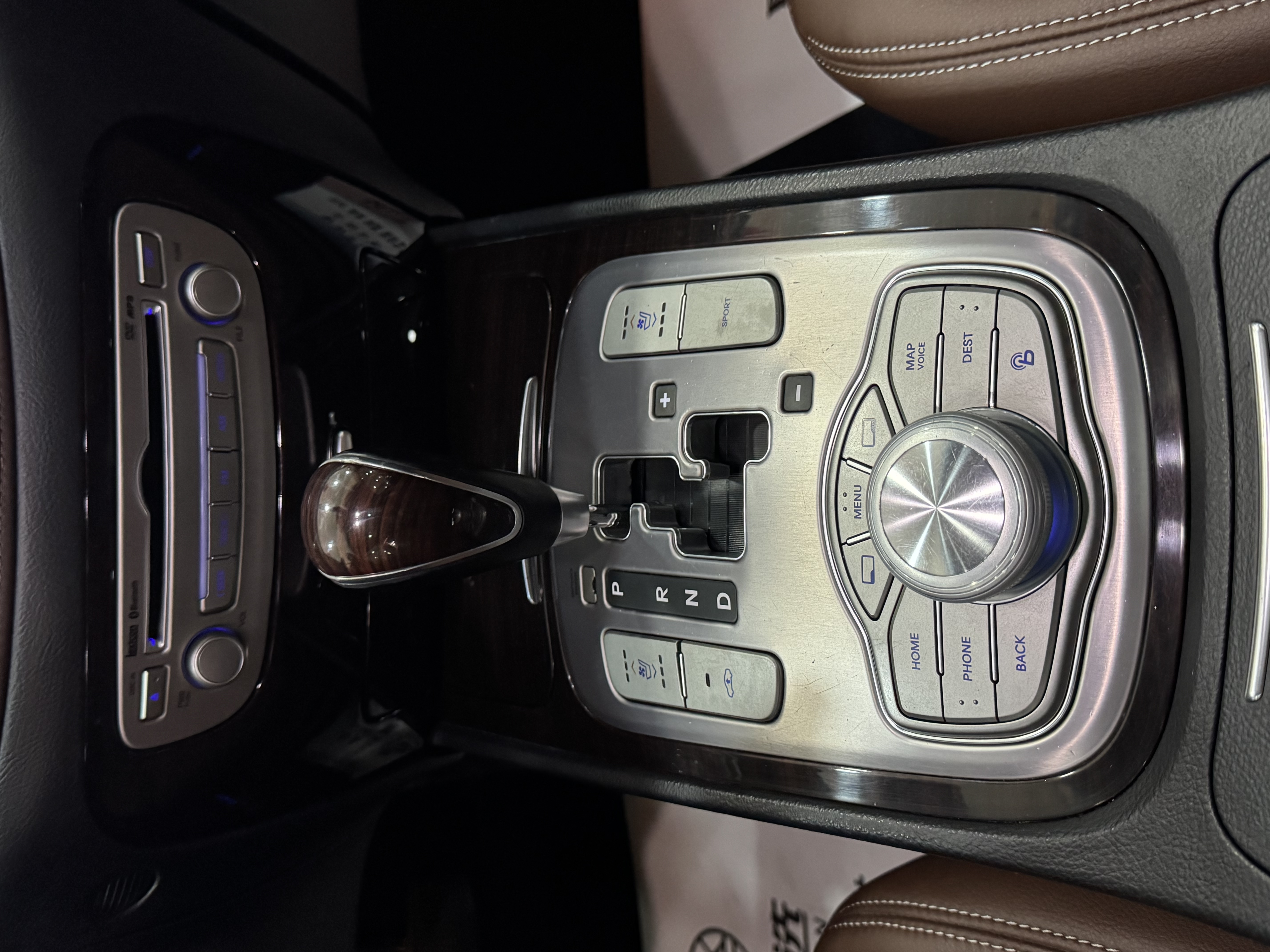 Hyundai Rohens 2013 #10 Hyundai Rohens 2013 car image #10