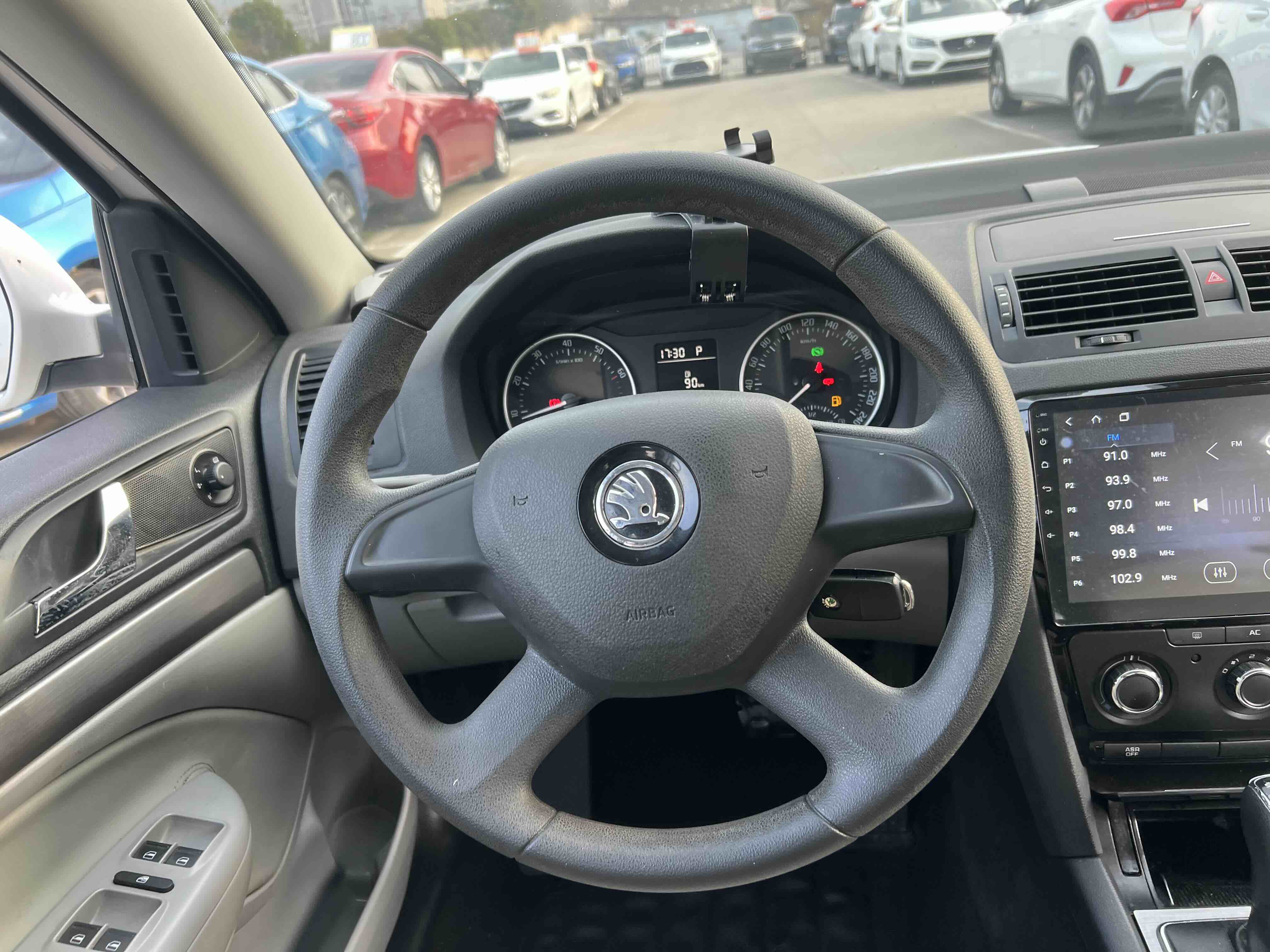 Skoda Octavia 2015 car image #10