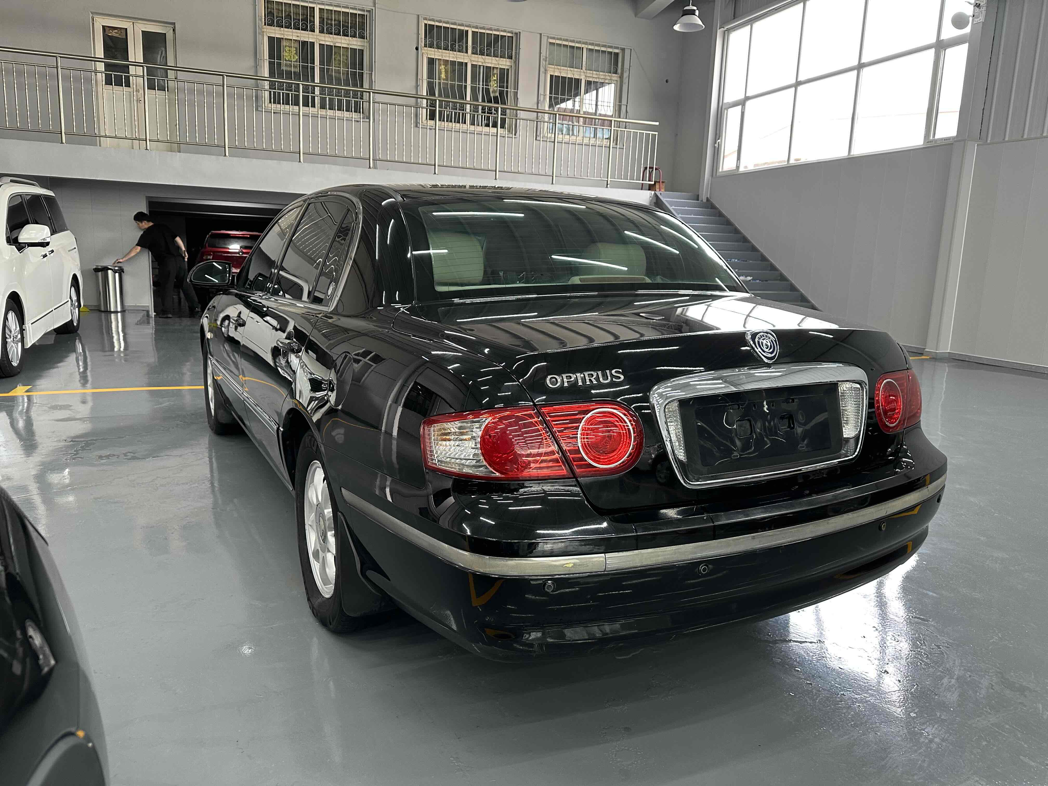 Kia Opirus 2011 صورة سيارة #10