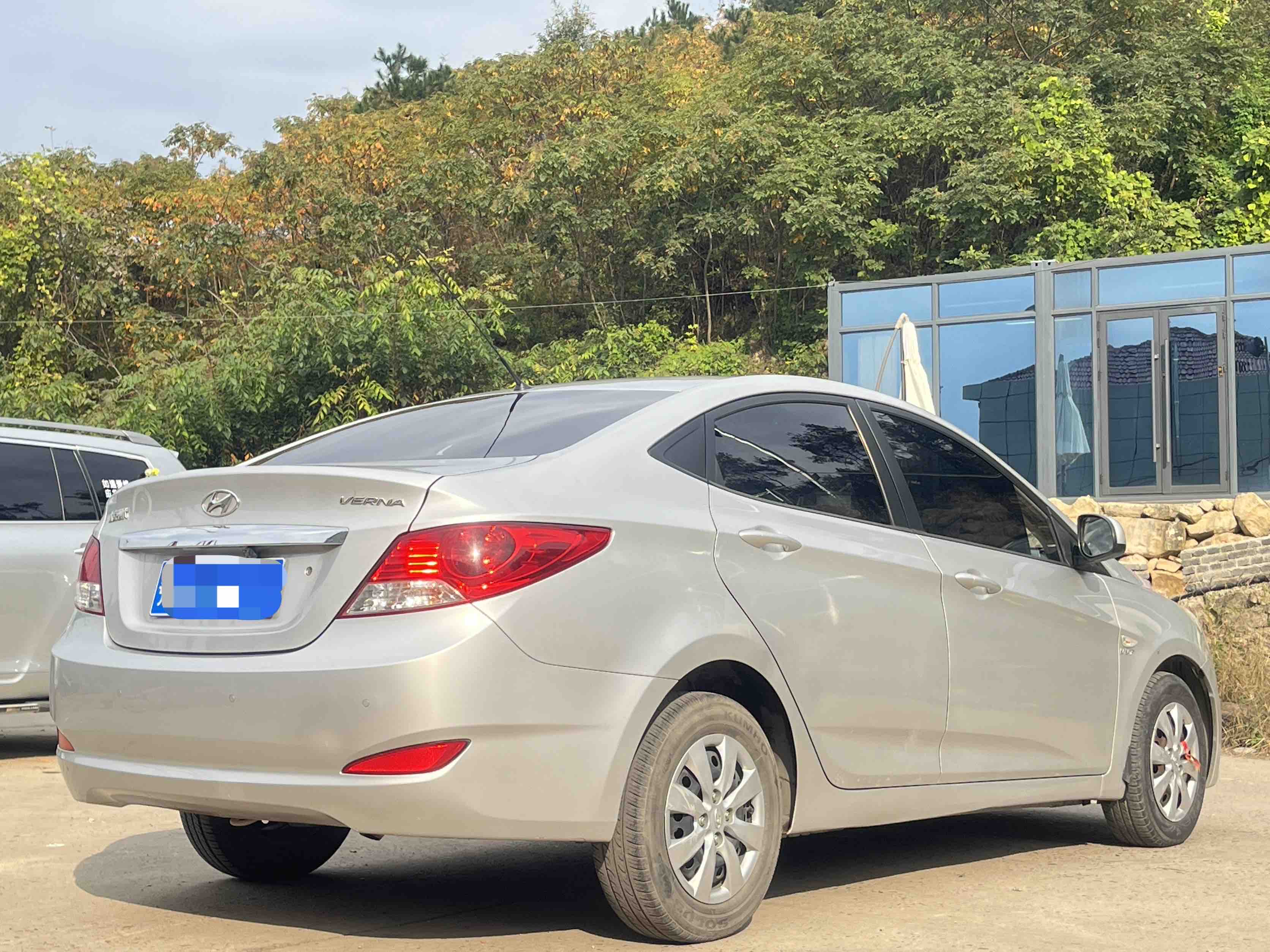 Hyundai Reina 2013 #10 Hyundai Reina 2013 car image #10