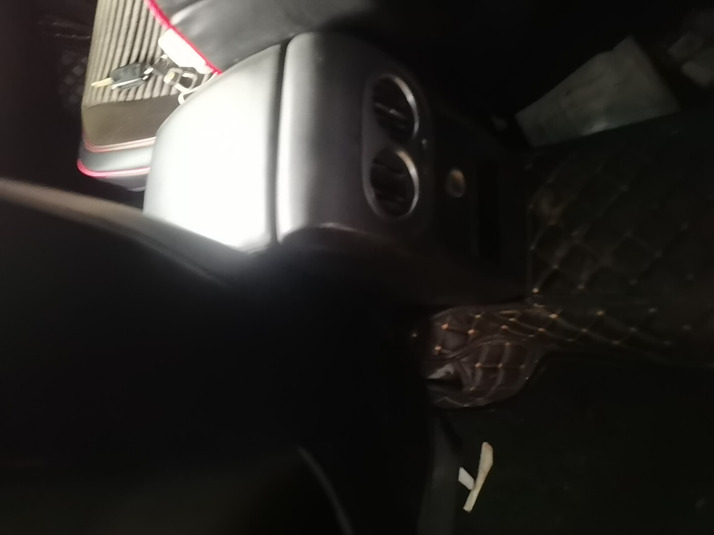 Volkswagen Tiguan 2010 car image #10