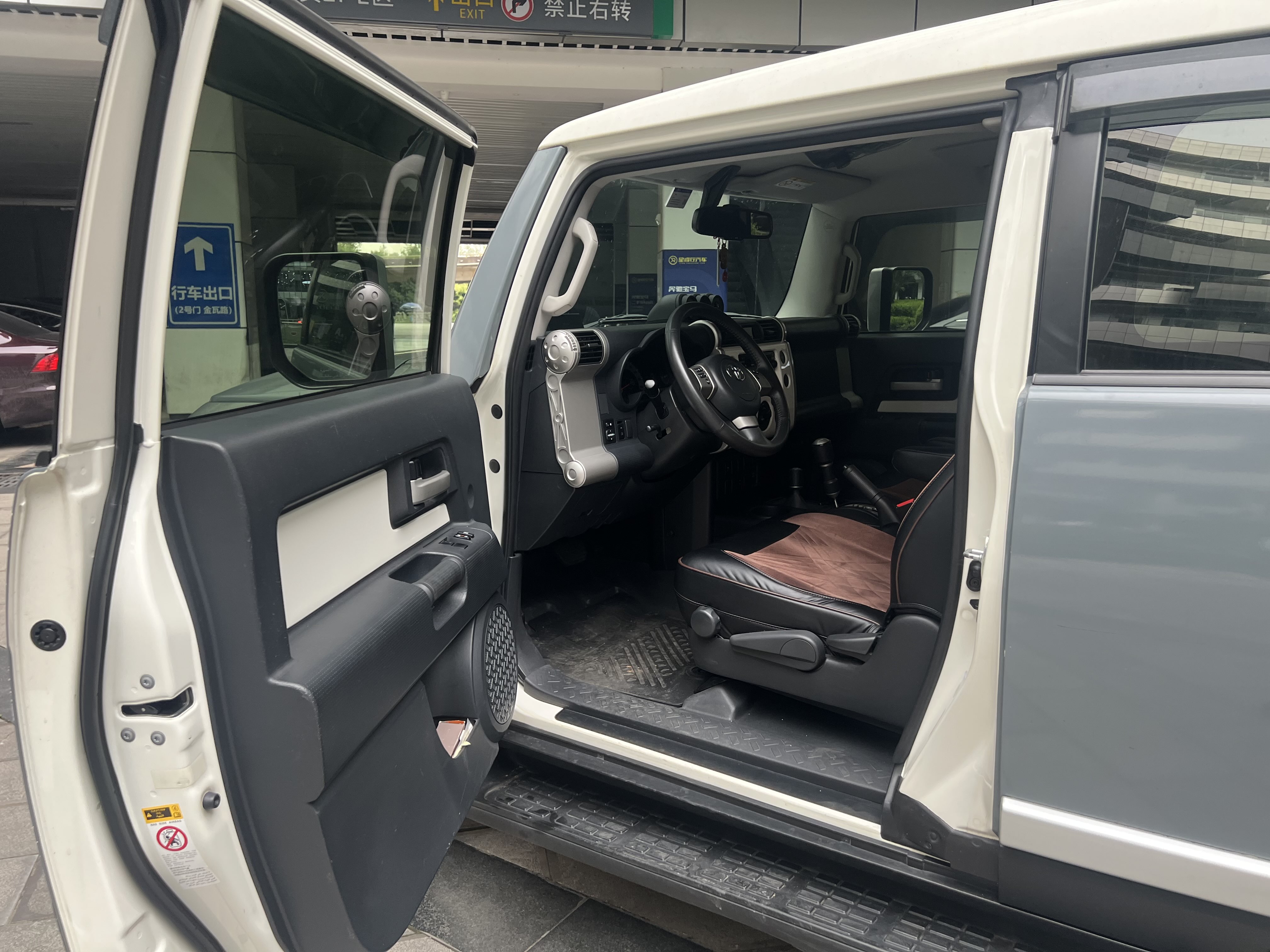 Toyota FJ Cruiser 2018 immagine di auto #10