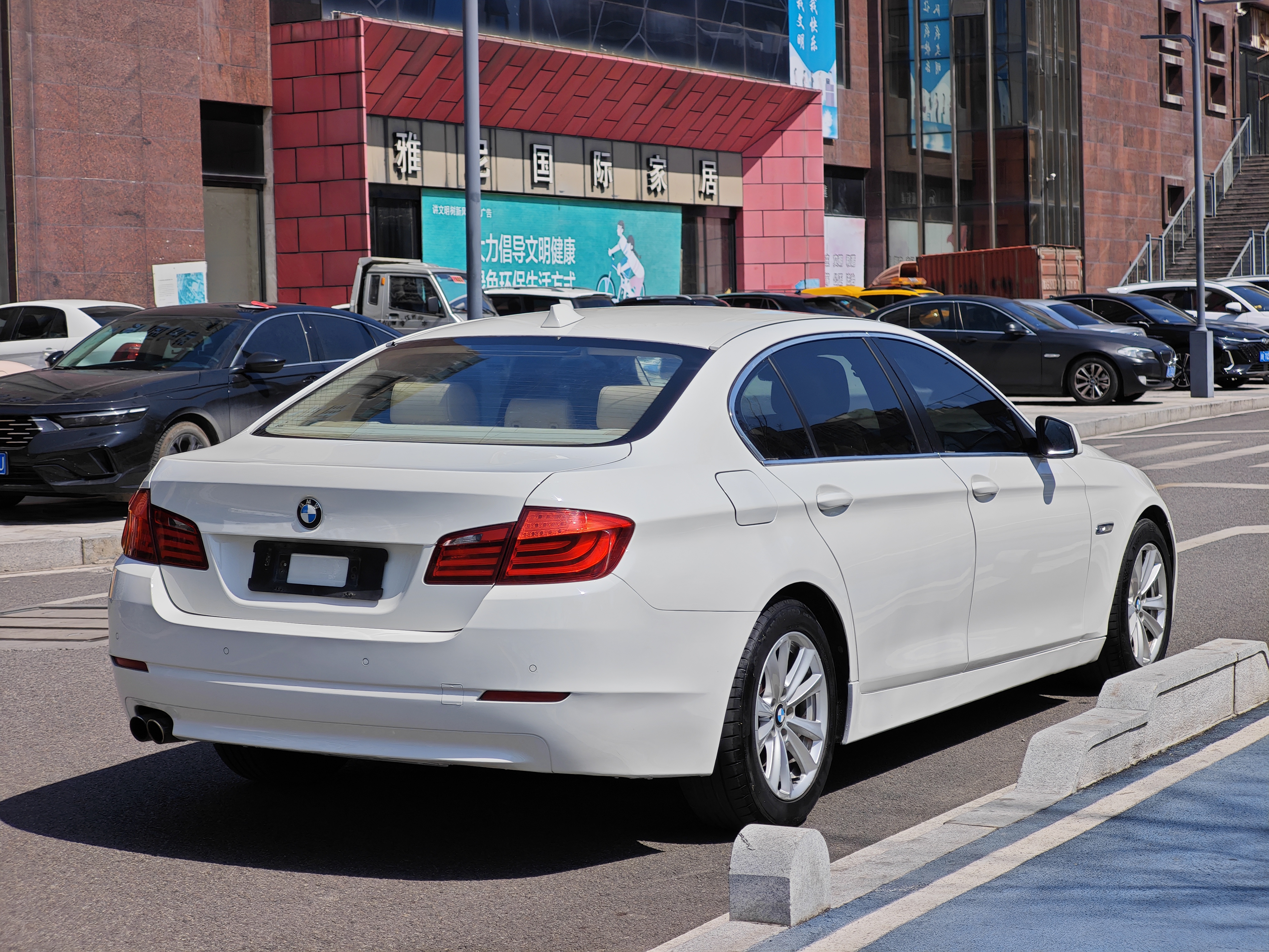 BMW 5 Series 2011 #10 BMW 5 Series 2011 car image #10
