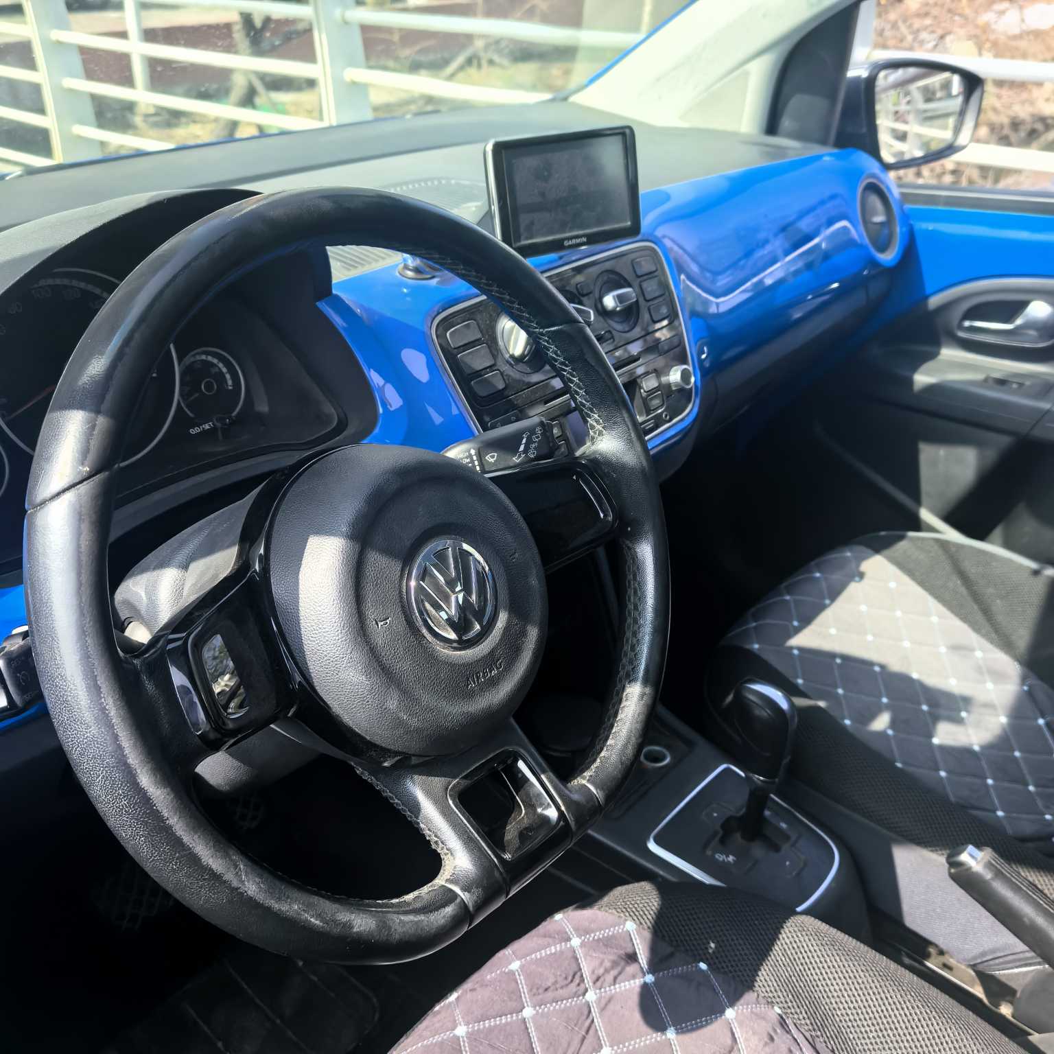 Volkswagen up! 2015 изображение автомобиля #10