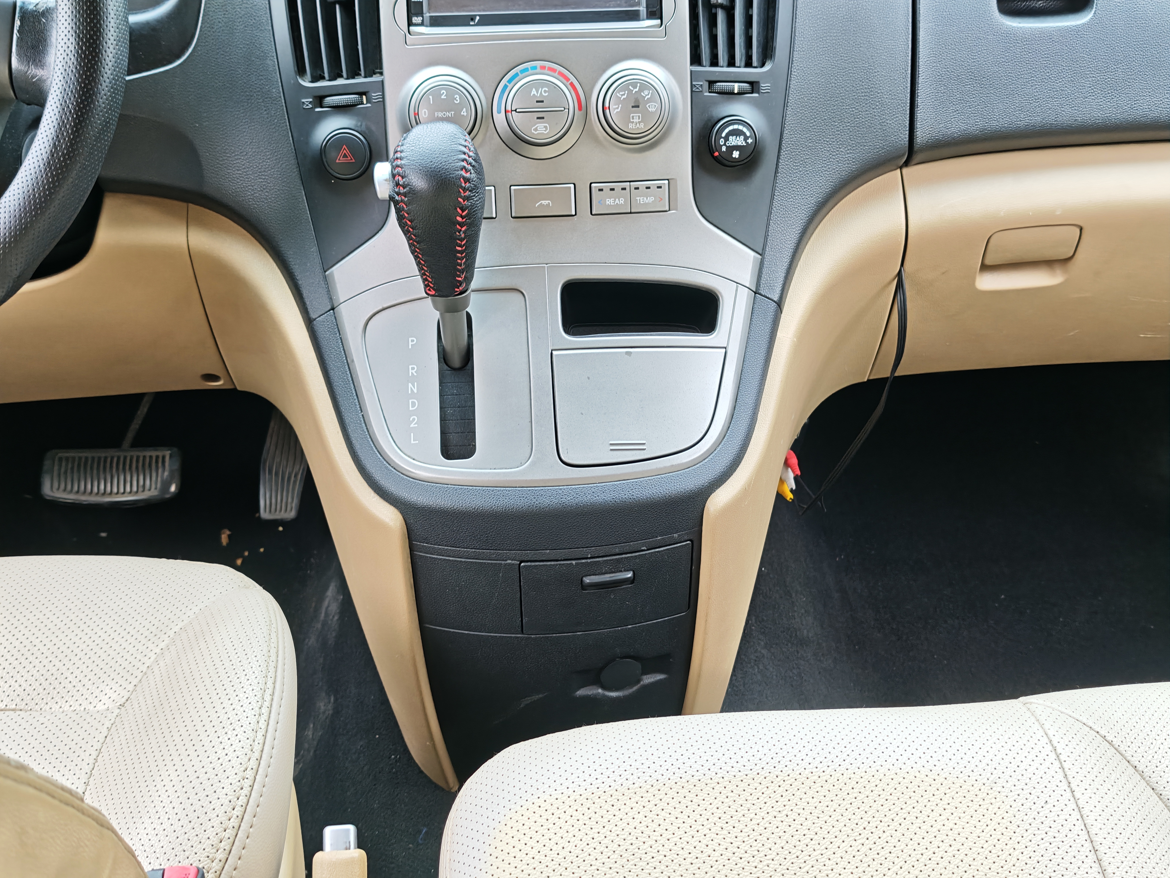 Hyundai H-1 2011 #10 Hyundai H-1 2011 car image #10