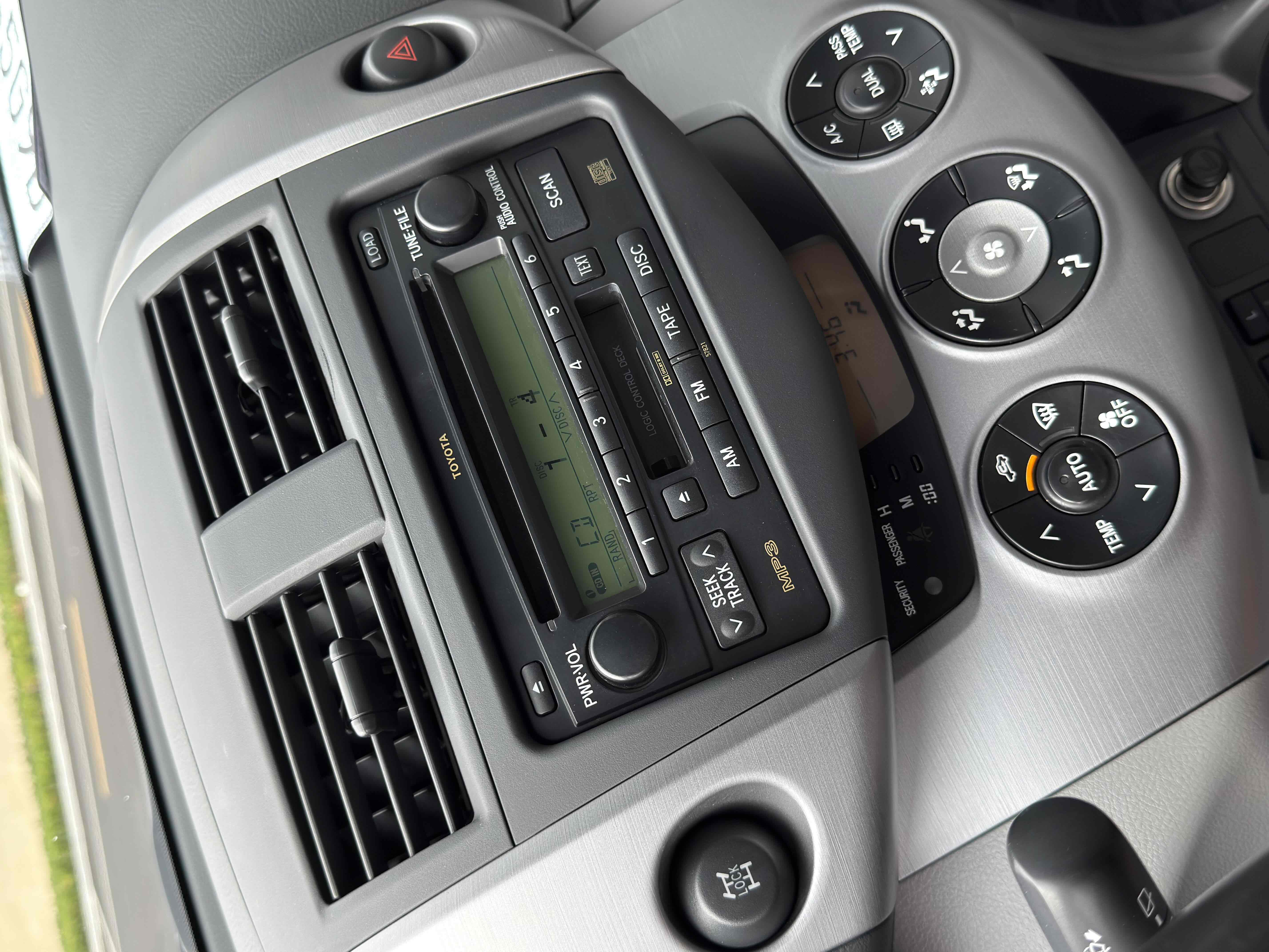 Toyota RAV4 (Imported) 2009 image de voiture #10