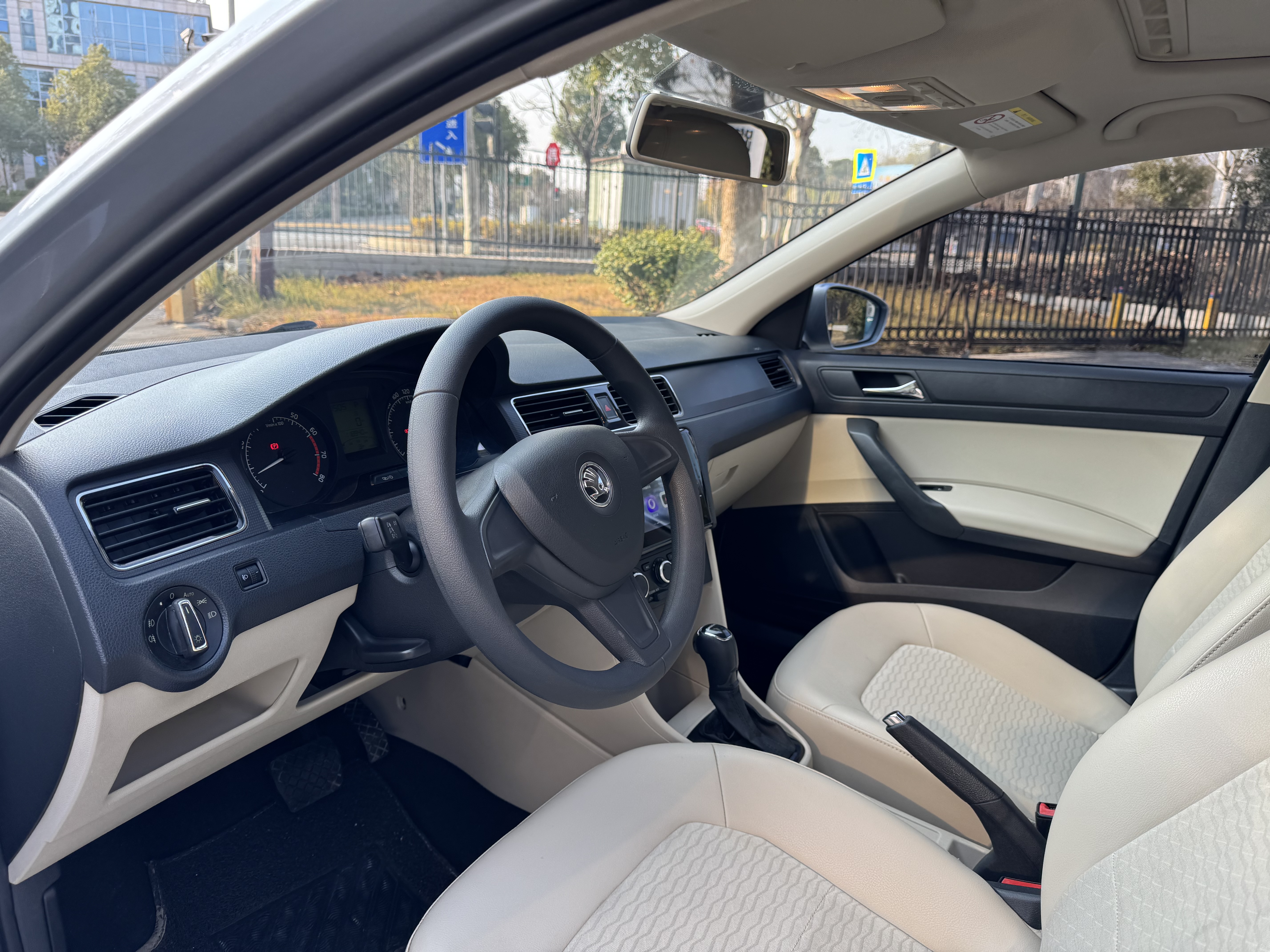 Skoda Rapid 2017 #10 Skoda Rapid 2017 car image #10