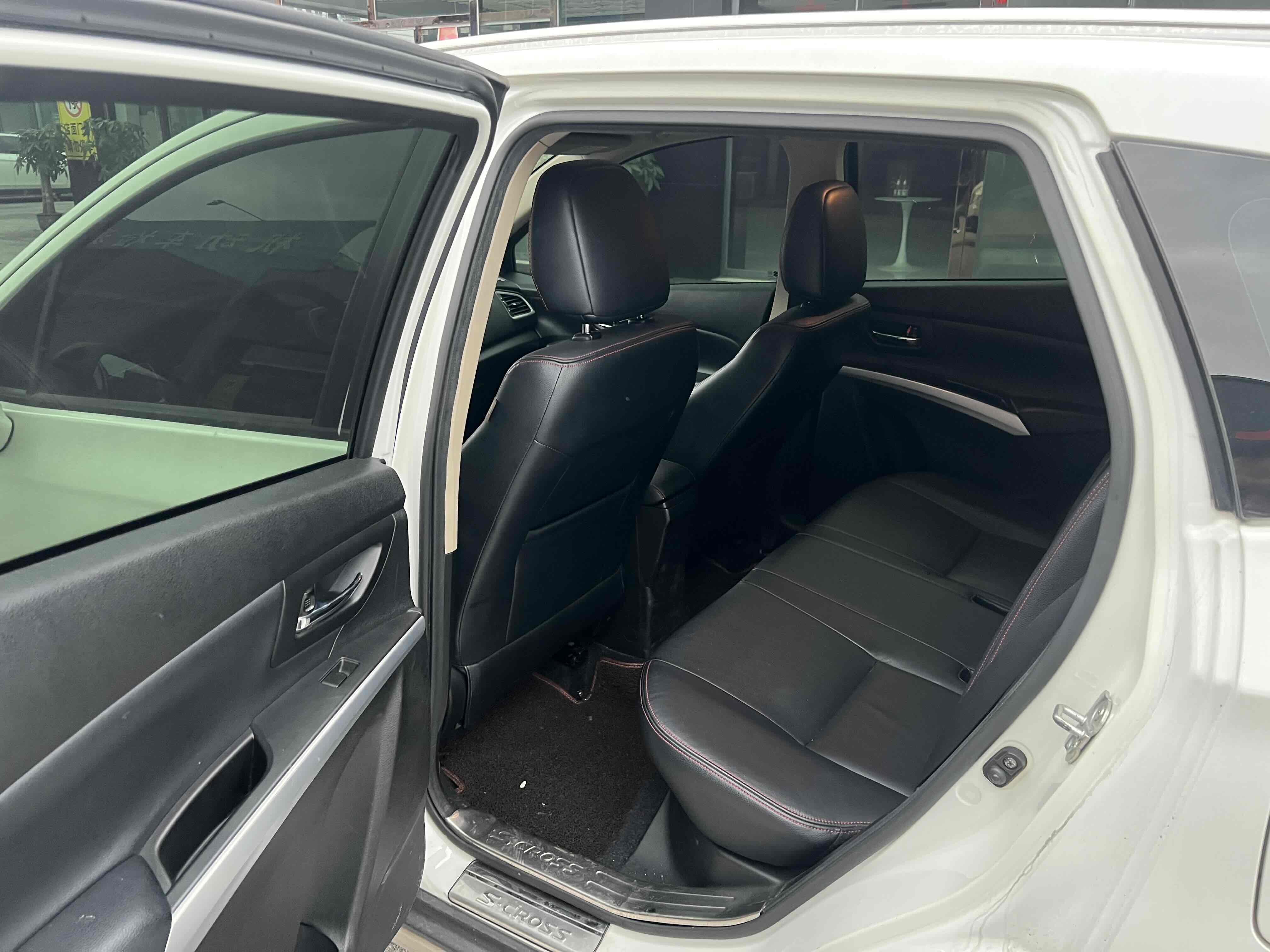 Suzuki S-Cross 2015 صورة سيارة #10