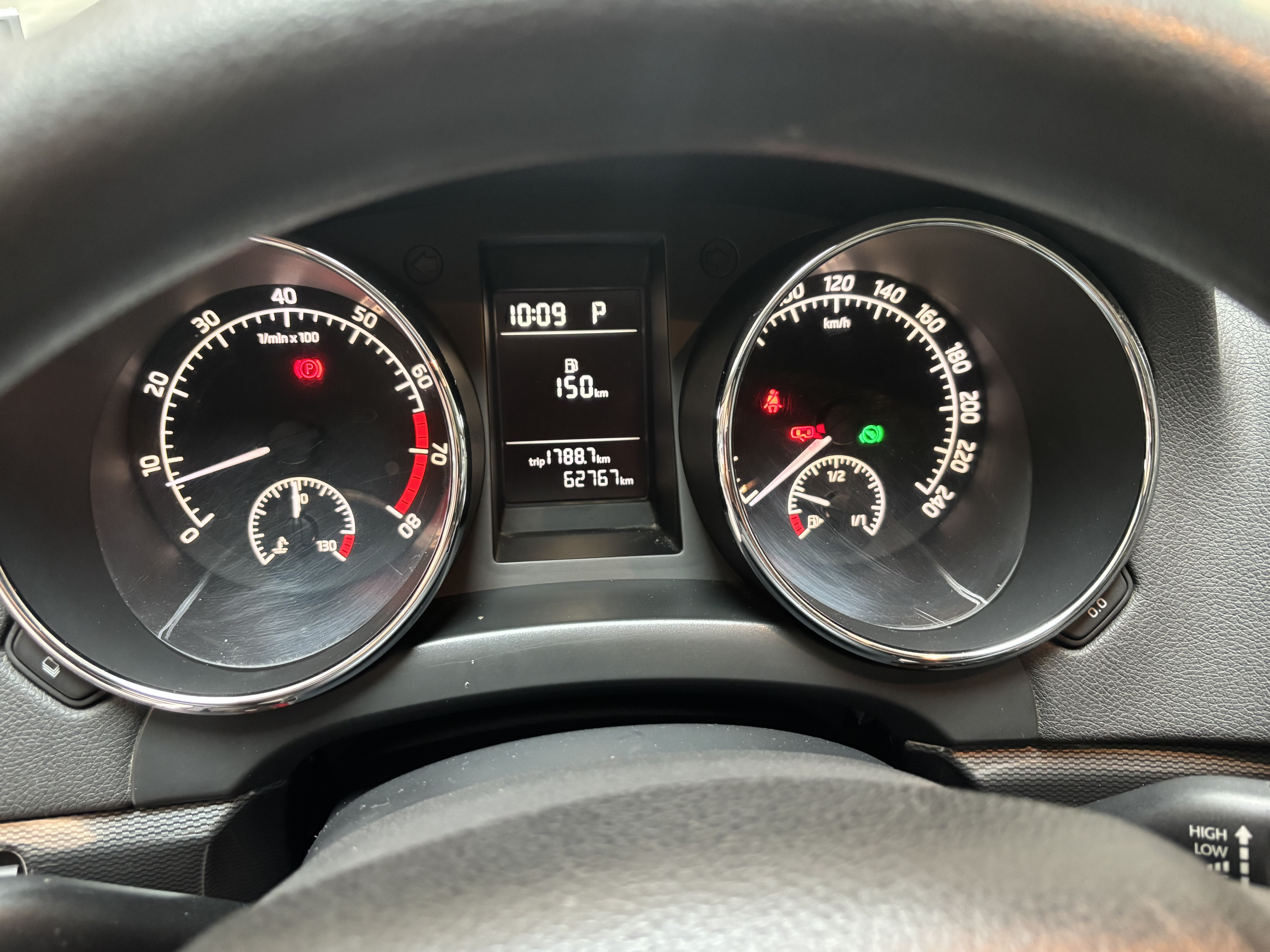 Skoda Yeti 2015 car image #10