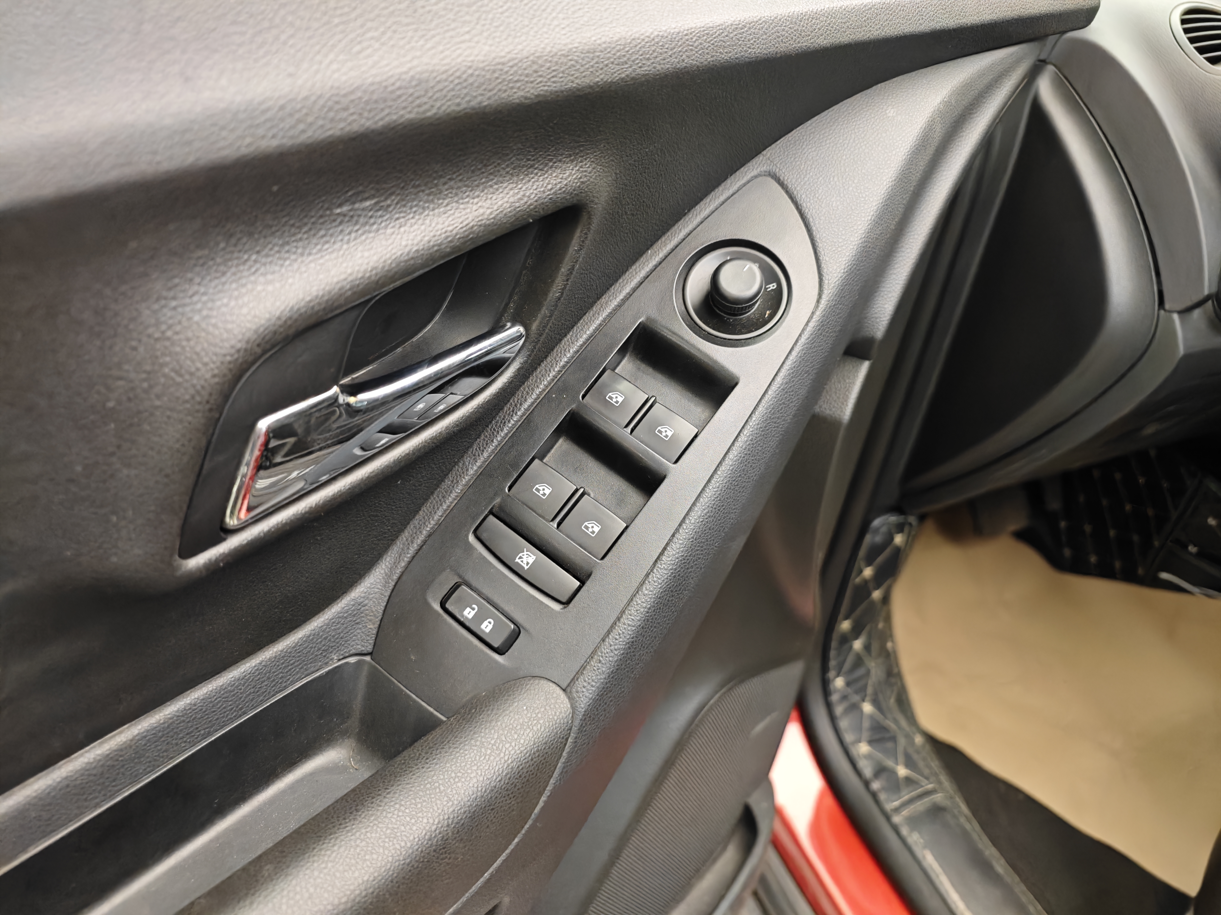 Chevrolet Tracker 2015 صورة سيارة #10