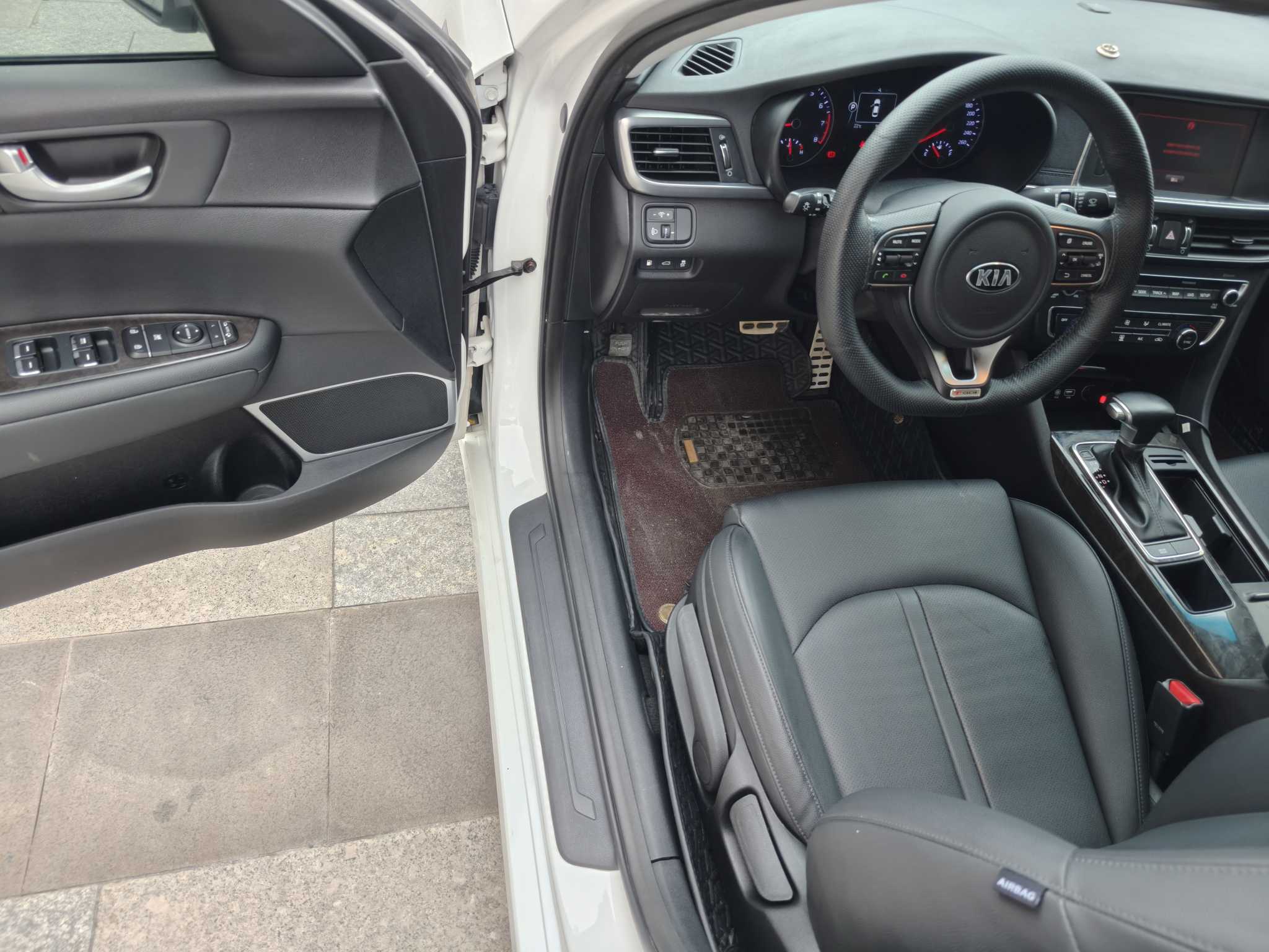 Kia K5 2017 car image #10