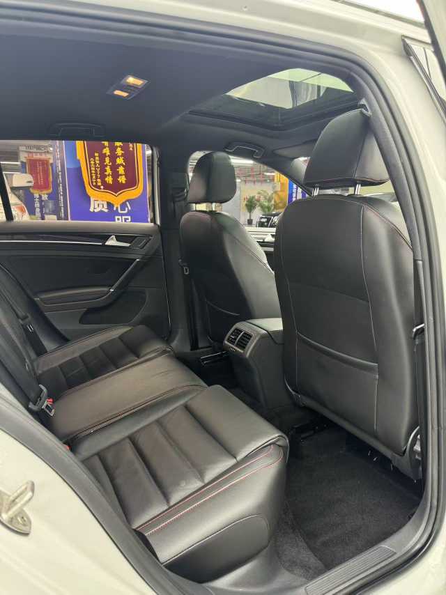 Volkswagen GolfGTI 2016 immagine di auto #10