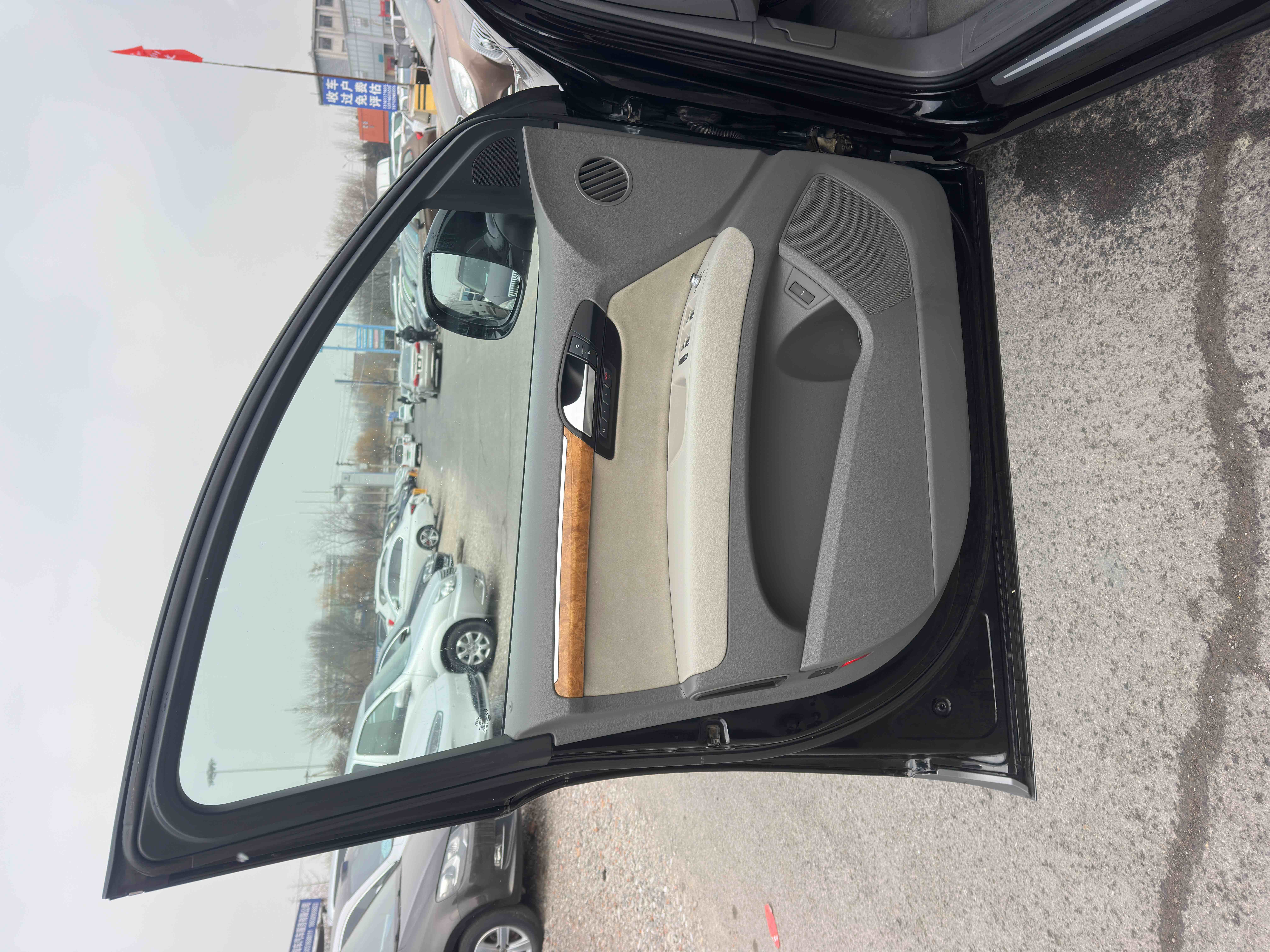 Audi Q7 2011 car image #10