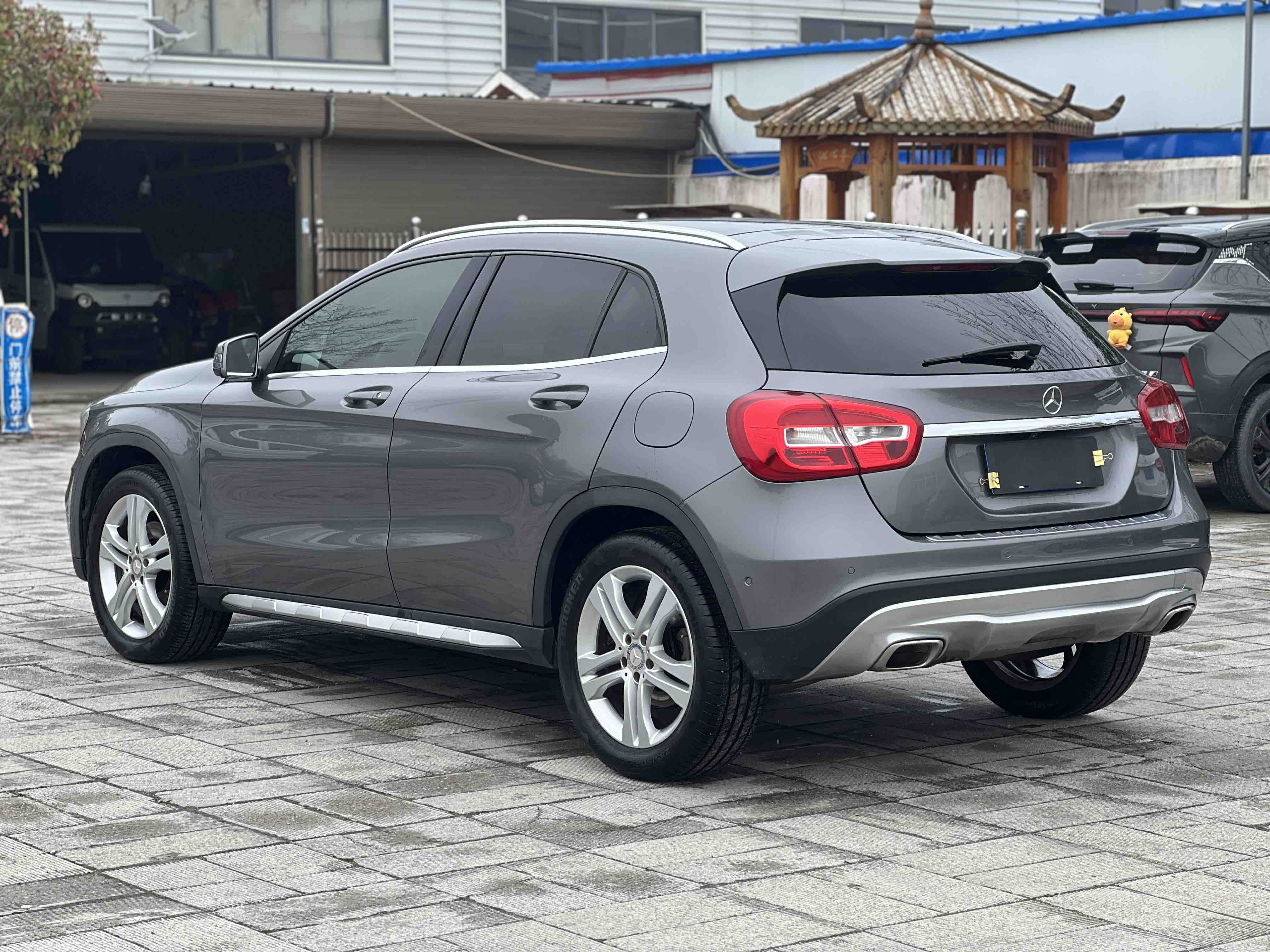 Mercedes-Benz GLA Class 2017 immagine di auto #10