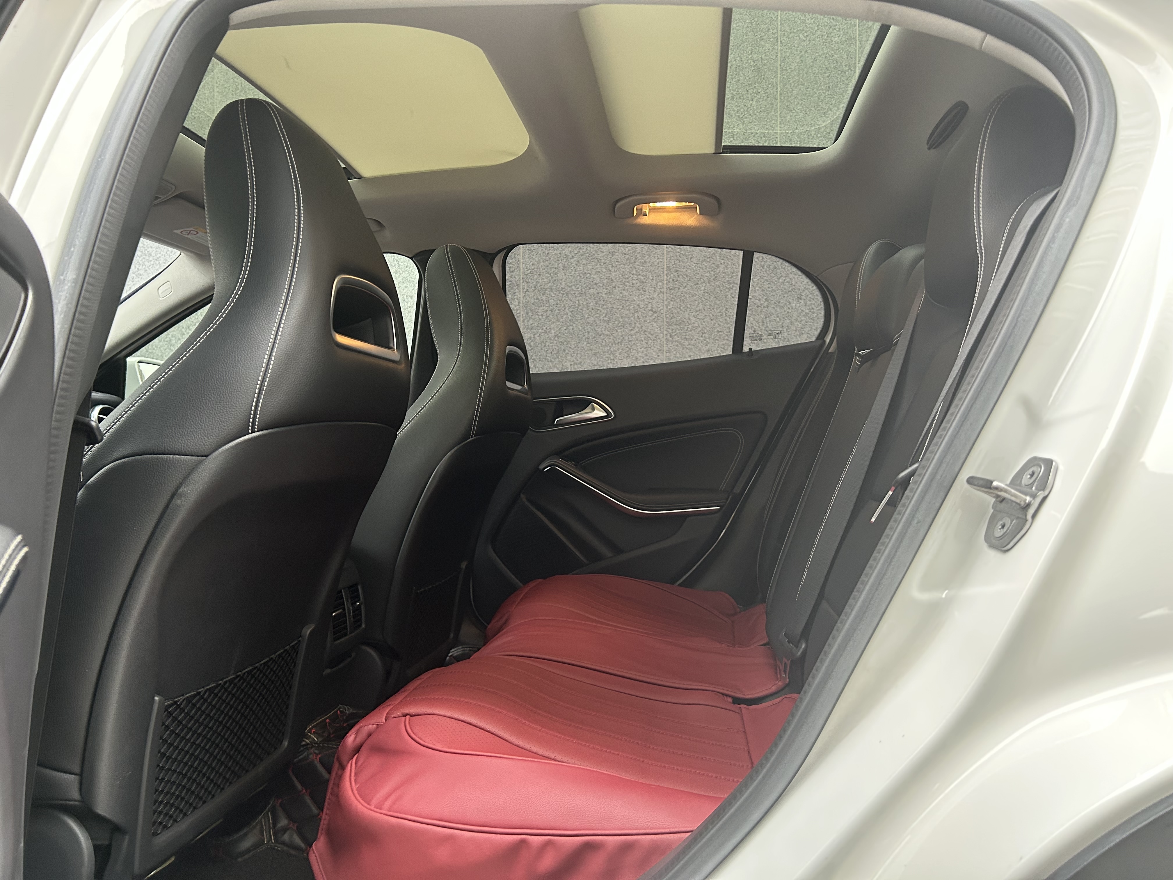 Mercedes-Benz GLA Class 2018 car image #10