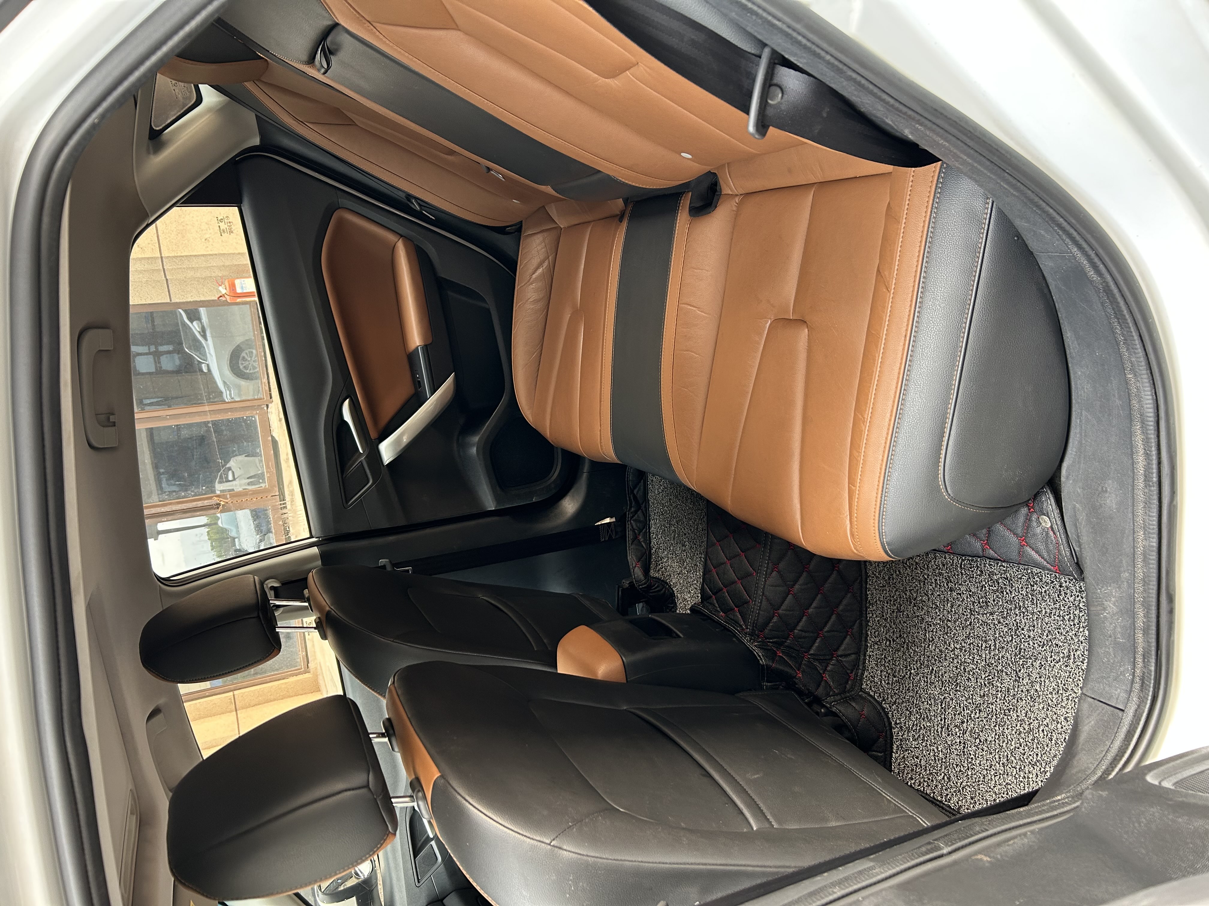 MG GT 2017 car image #10