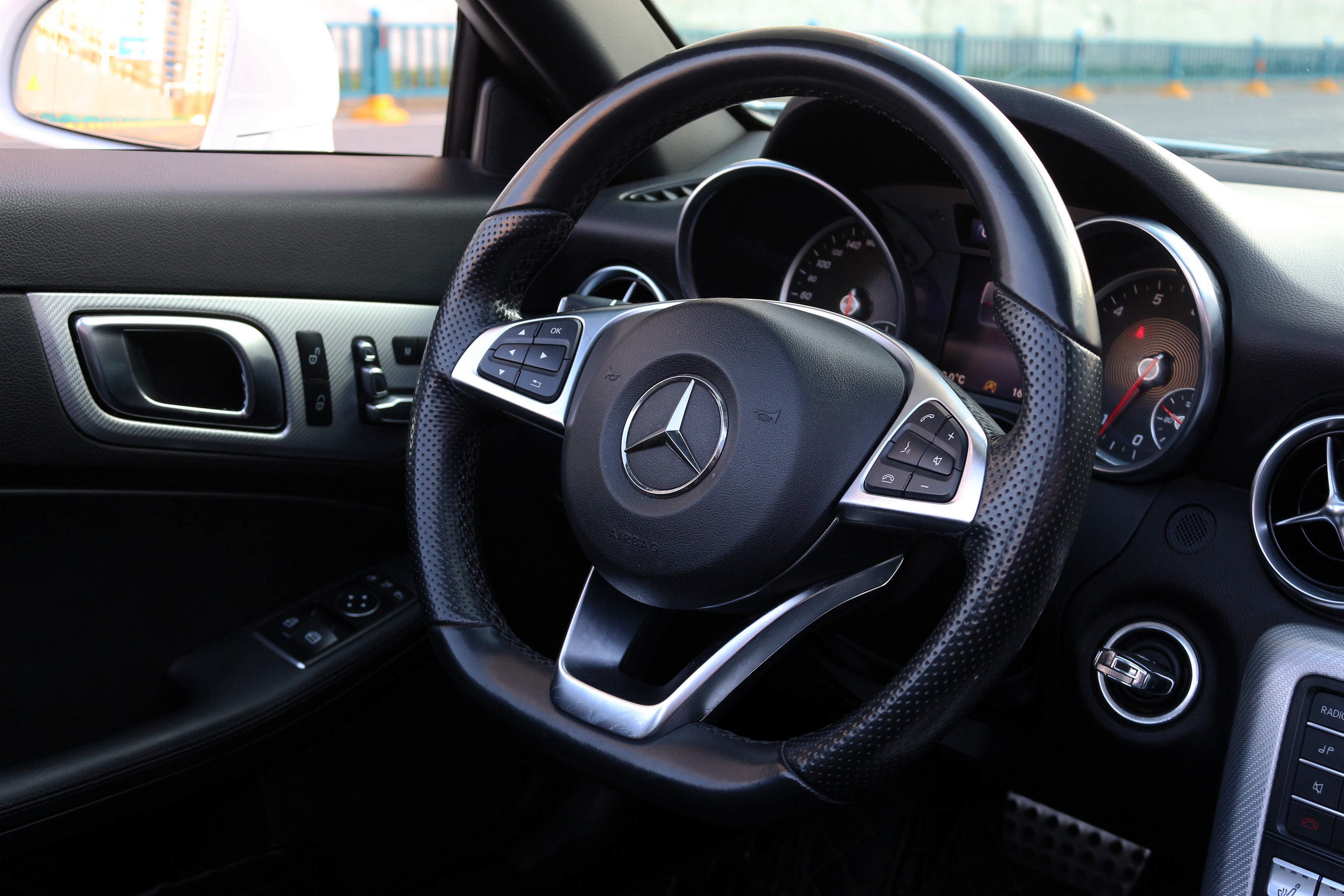 Mercedes-Benz SLC Class 2017 car image #10