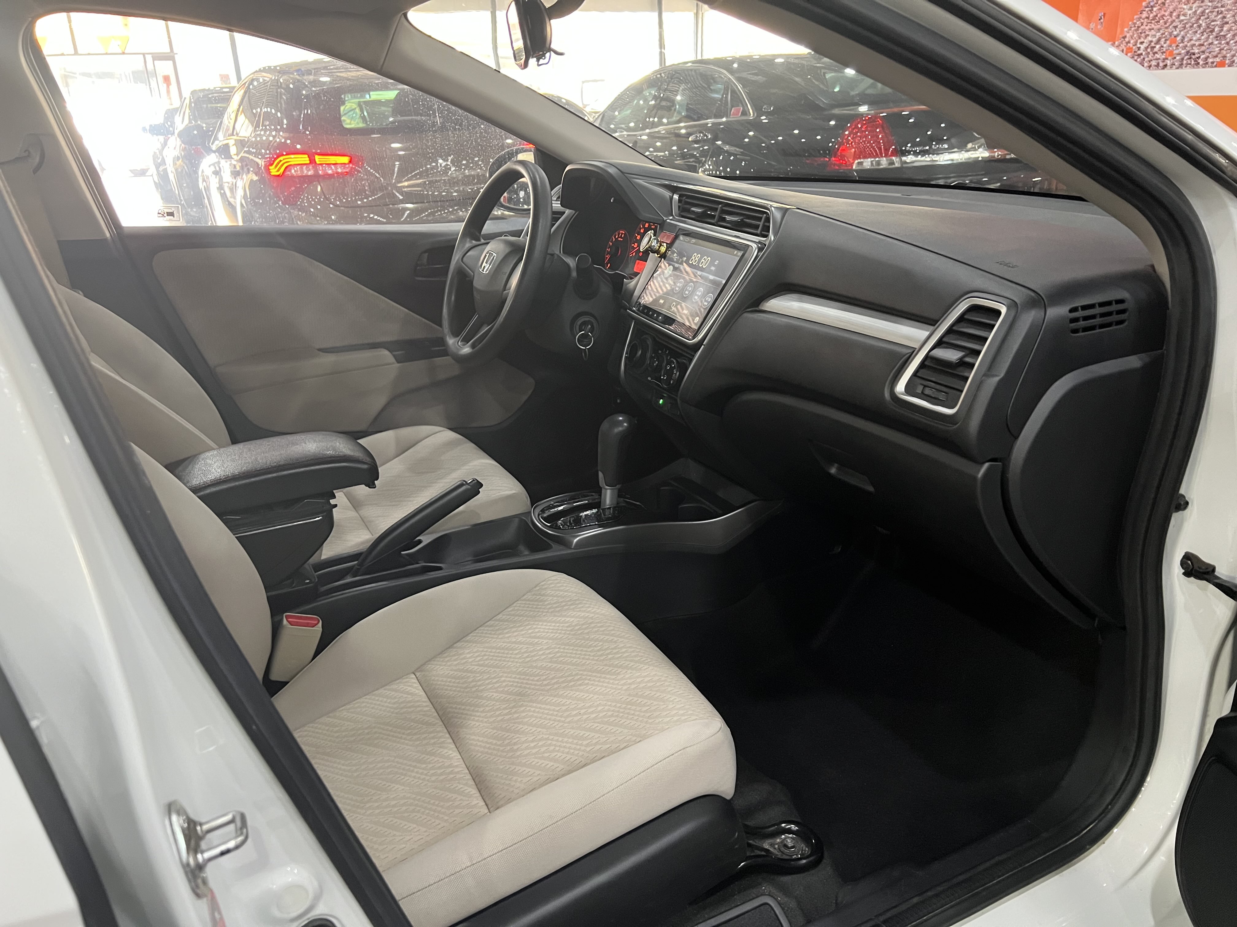 Honda Greiz 2016 #10 Honda Greiz 2016 car image #10