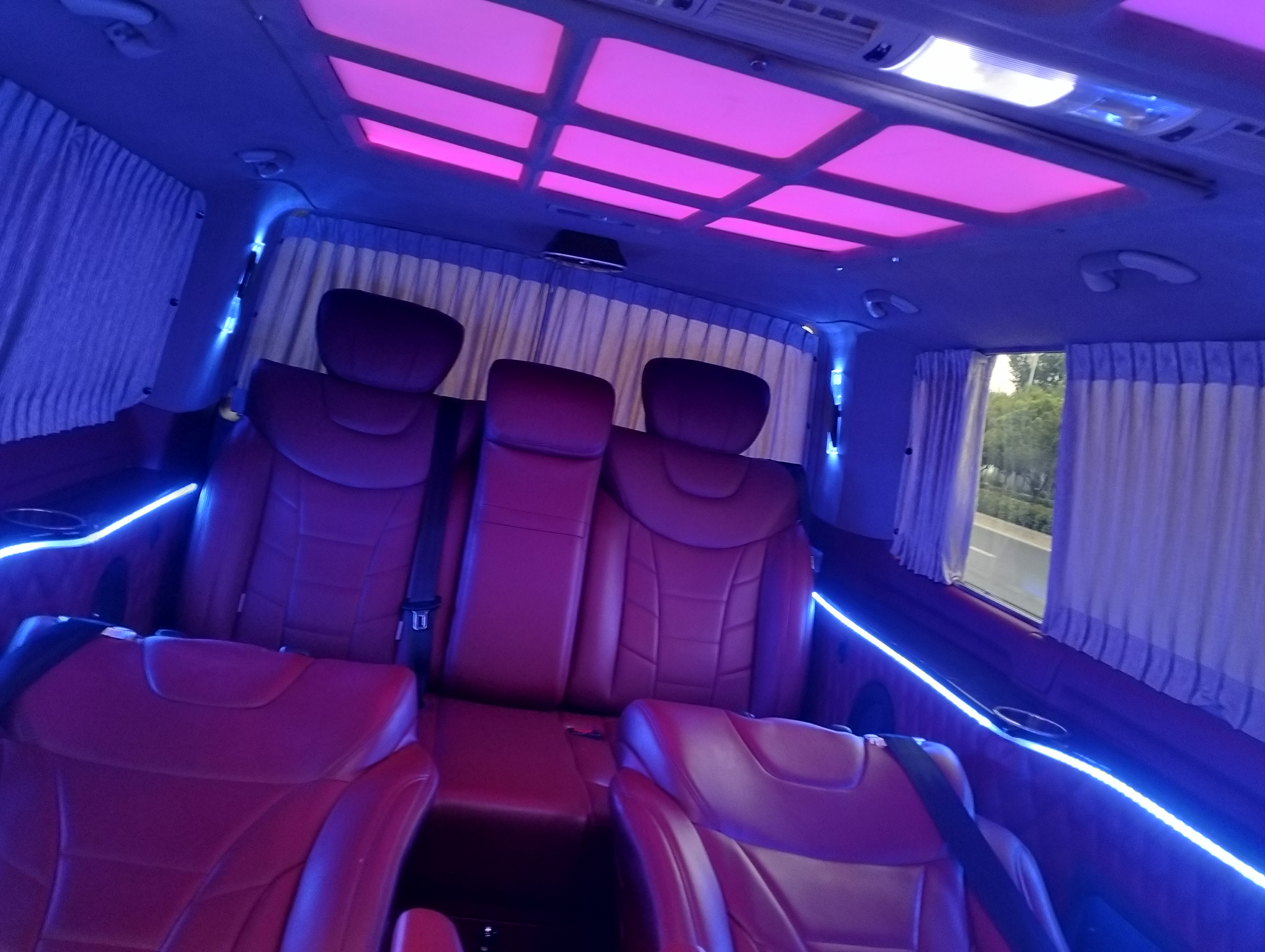 Volkswagen Caravelle 2018 car image #10