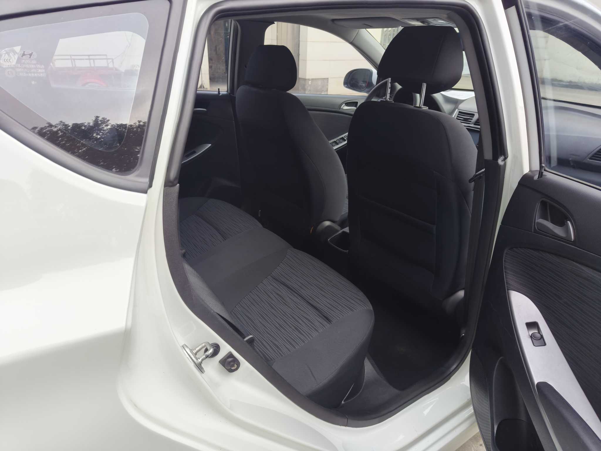 Hyundai Reina Hatchback 2016 #10 Hyundai Reina Hatchback 2016 car image #10