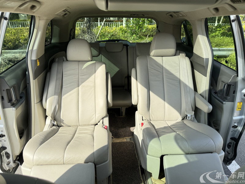 Toyota Previa 2011 car image #10