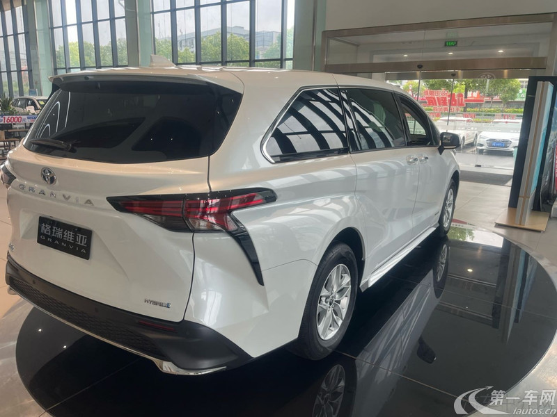 Toyota Granvia 2024 car image #10