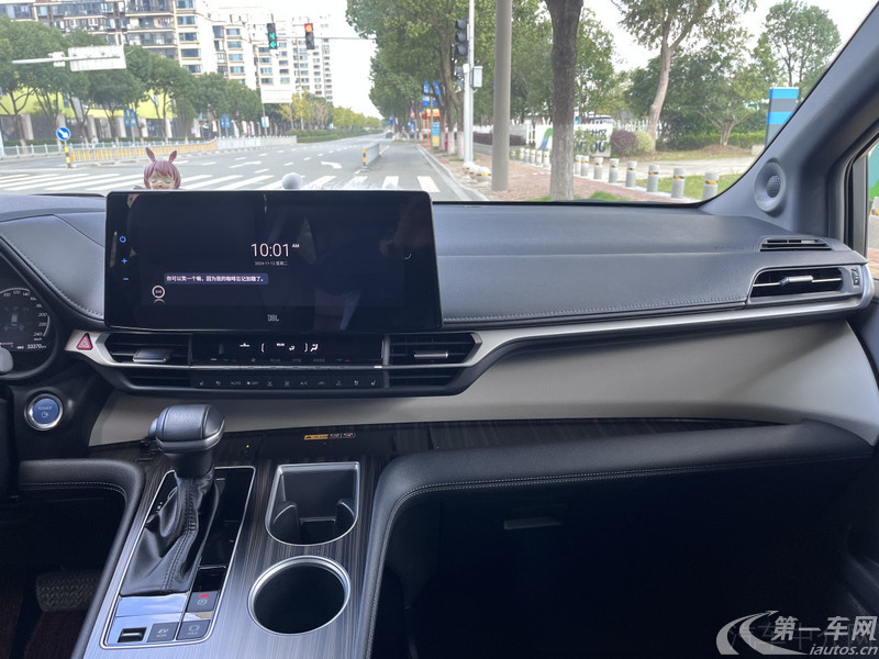 Toyota Granvia 2023 immagine di auto #10