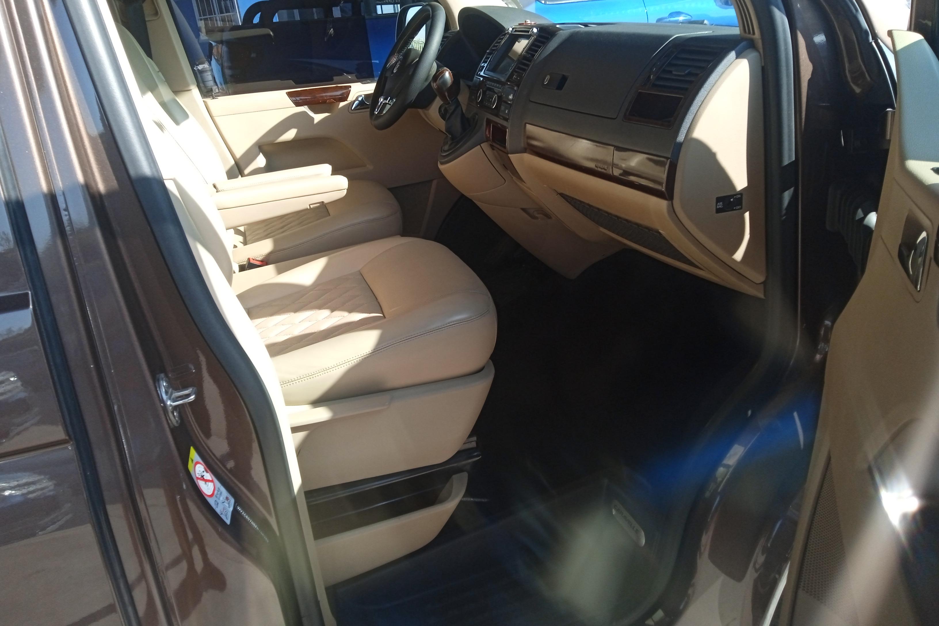 Volkswagen Caravelle 2015 immagine di auto #10