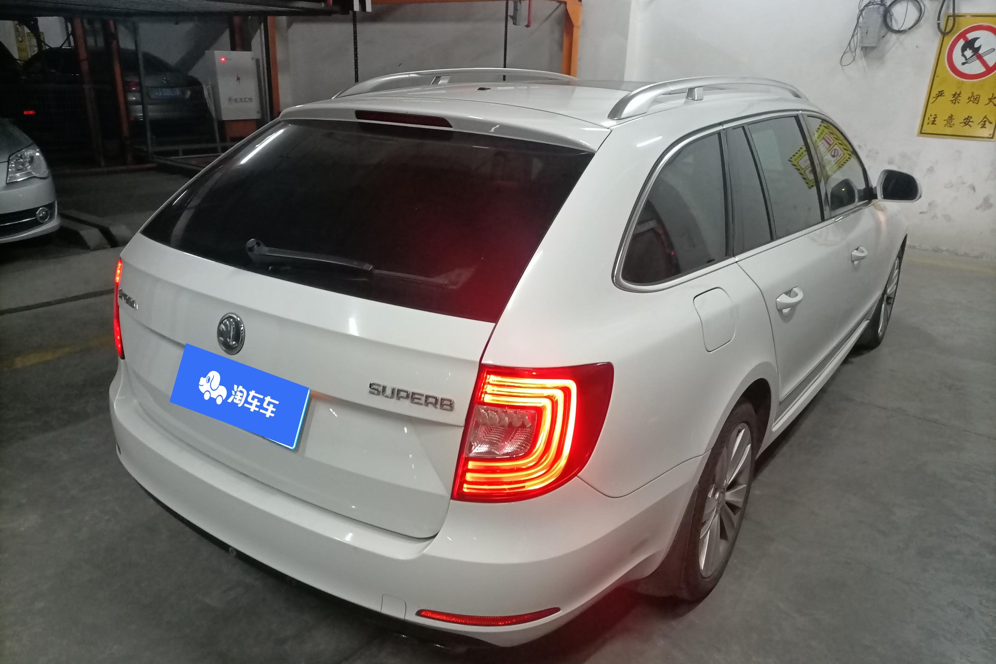 Skoda Superb Combi 2014 car image #10