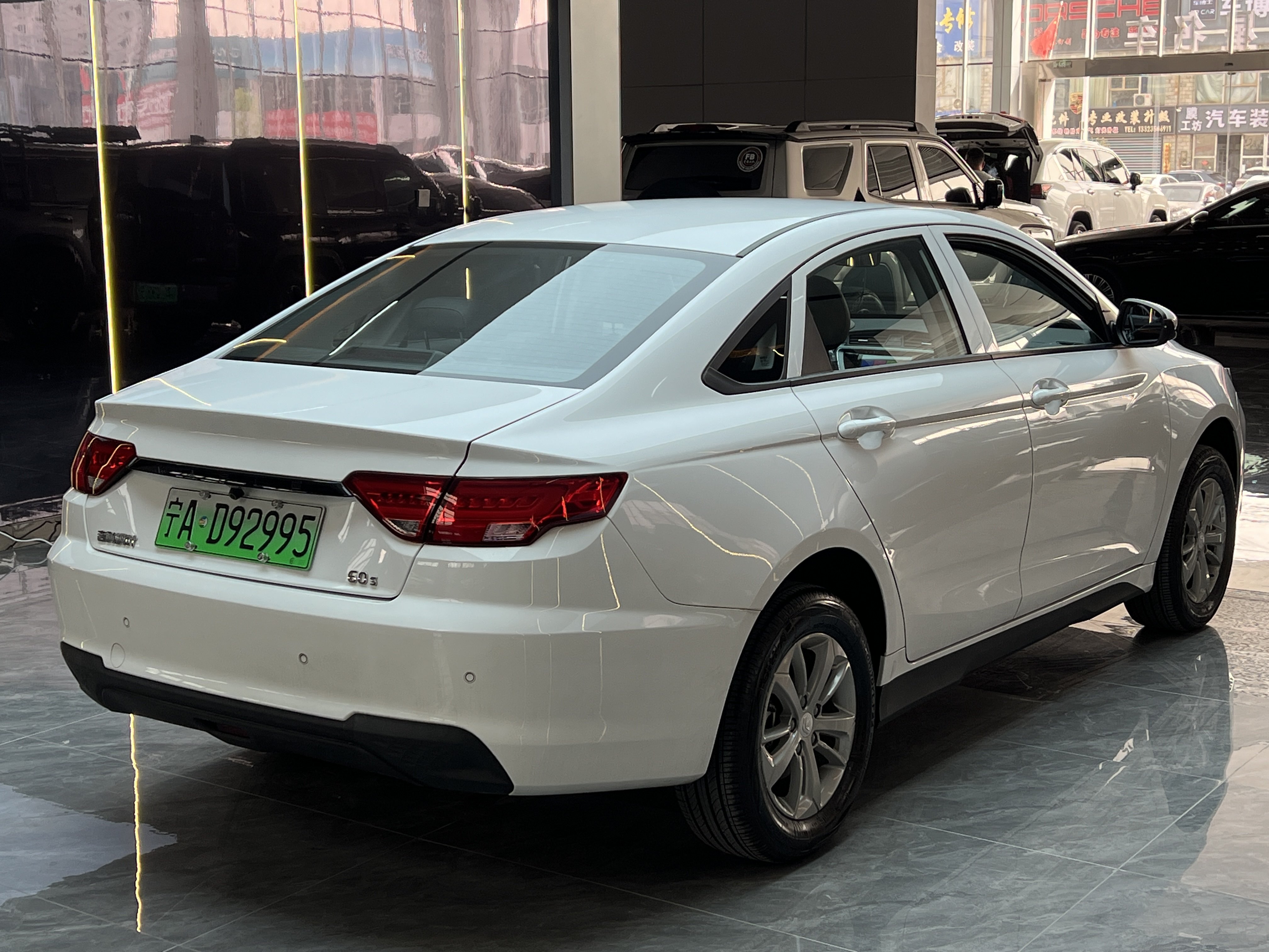 睿蓝汽车 枫叶60s PRO 2025 汽车图片 #10