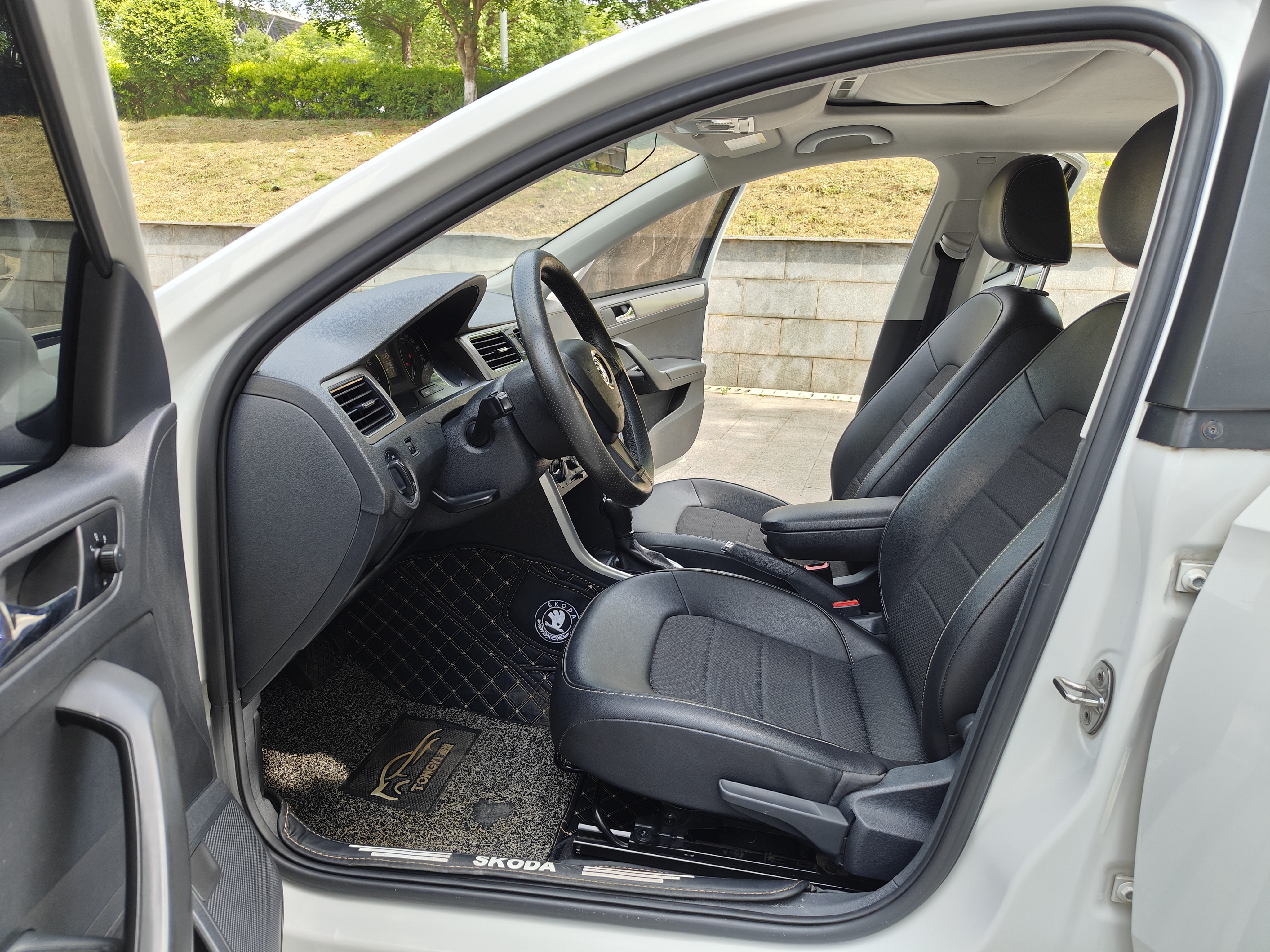 Skoda Rapid Spaceback 2016 immagine di auto #10