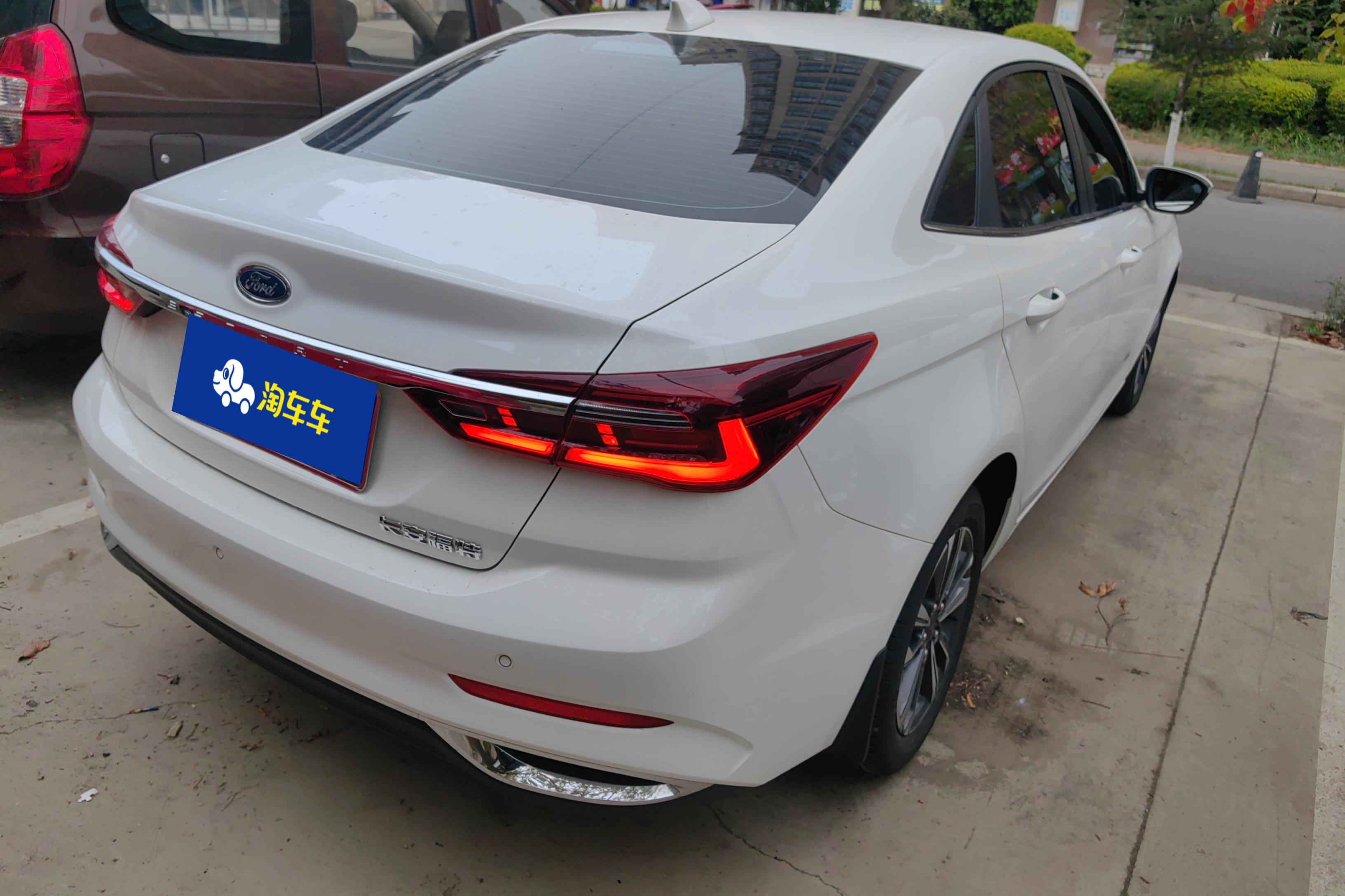 Ford Escort 2021 car image #10