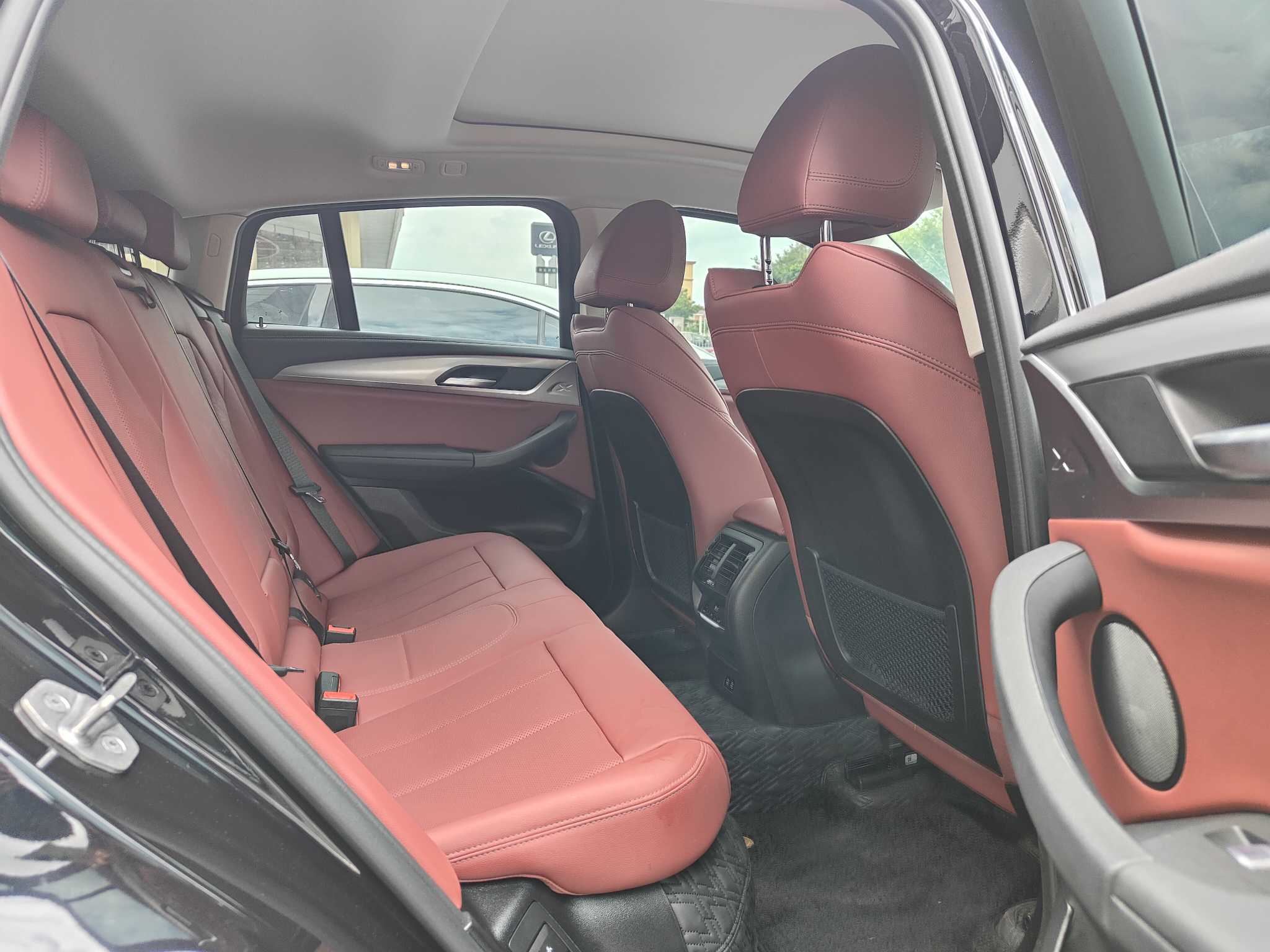 BMW X4 M40i 2022 immagine di auto #10