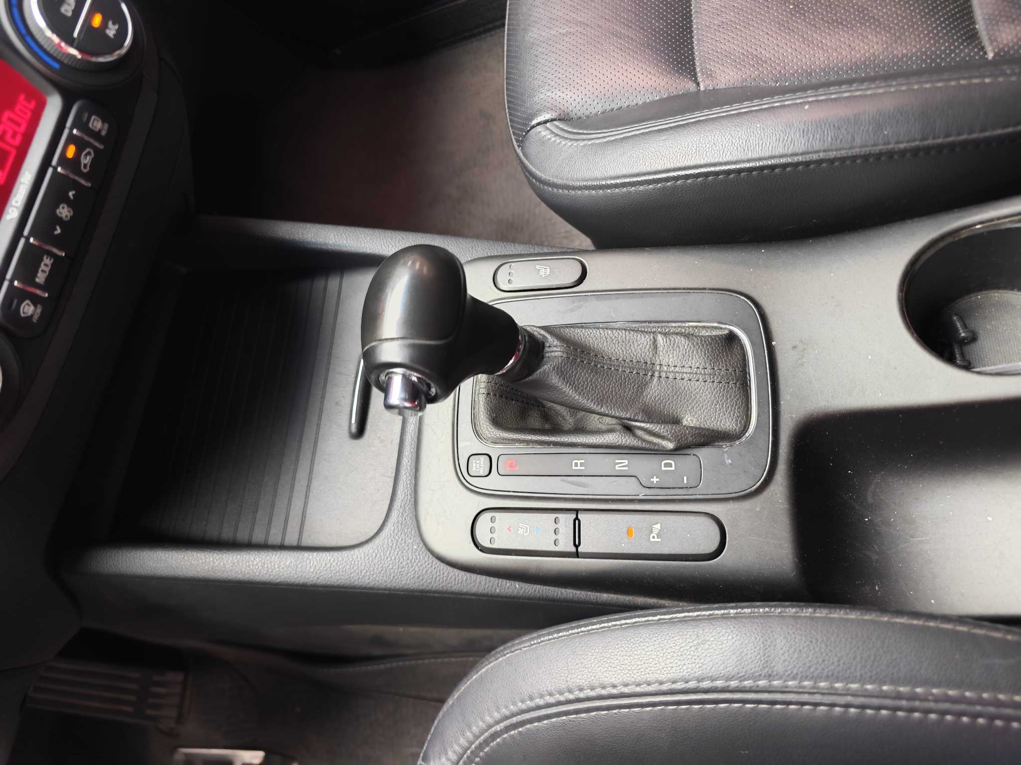 Kia Forte Koup 2014 car image #10