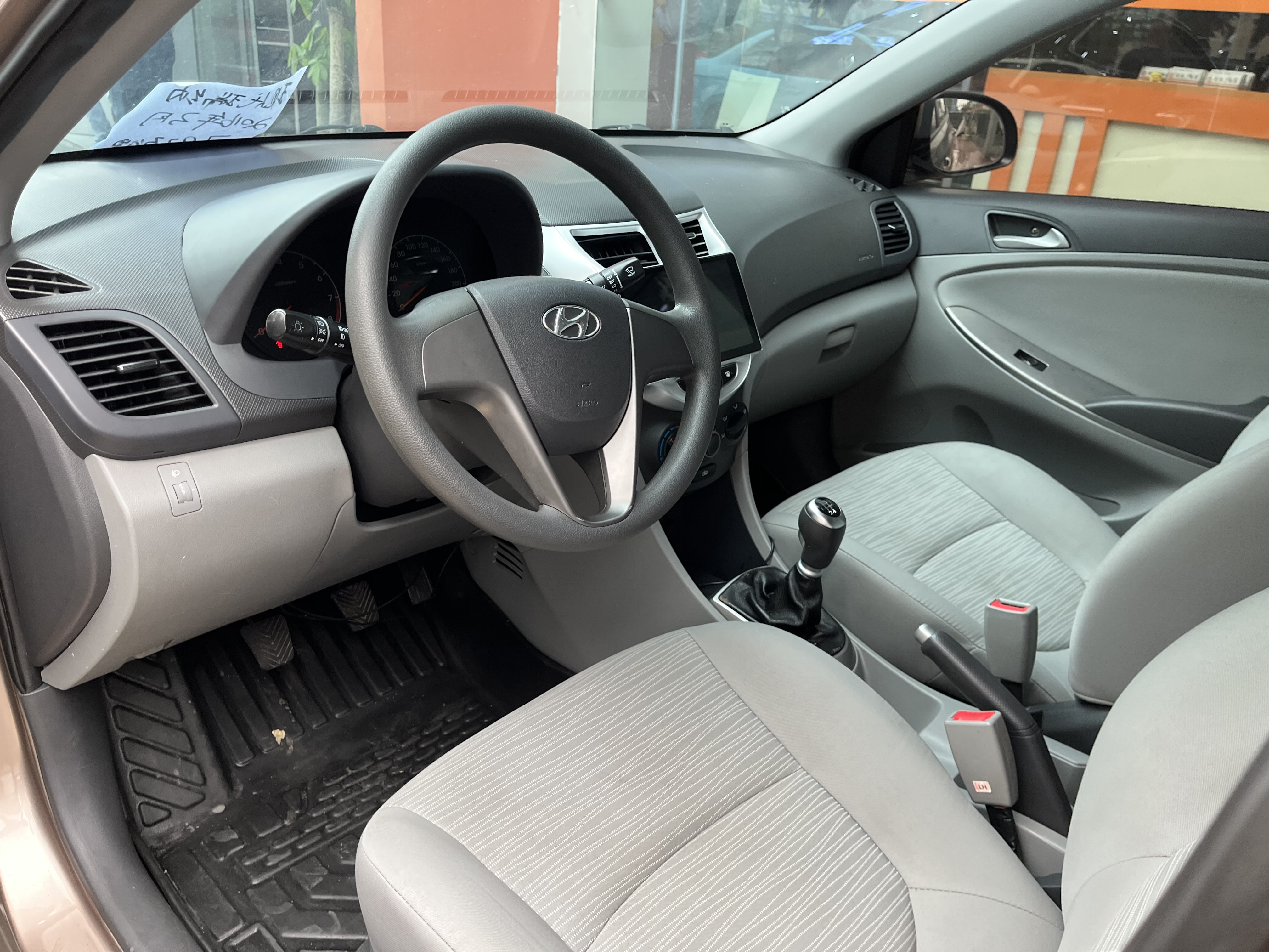 Hyundai Reina 2016 #10 Hyundai Reina 2016 car image #10