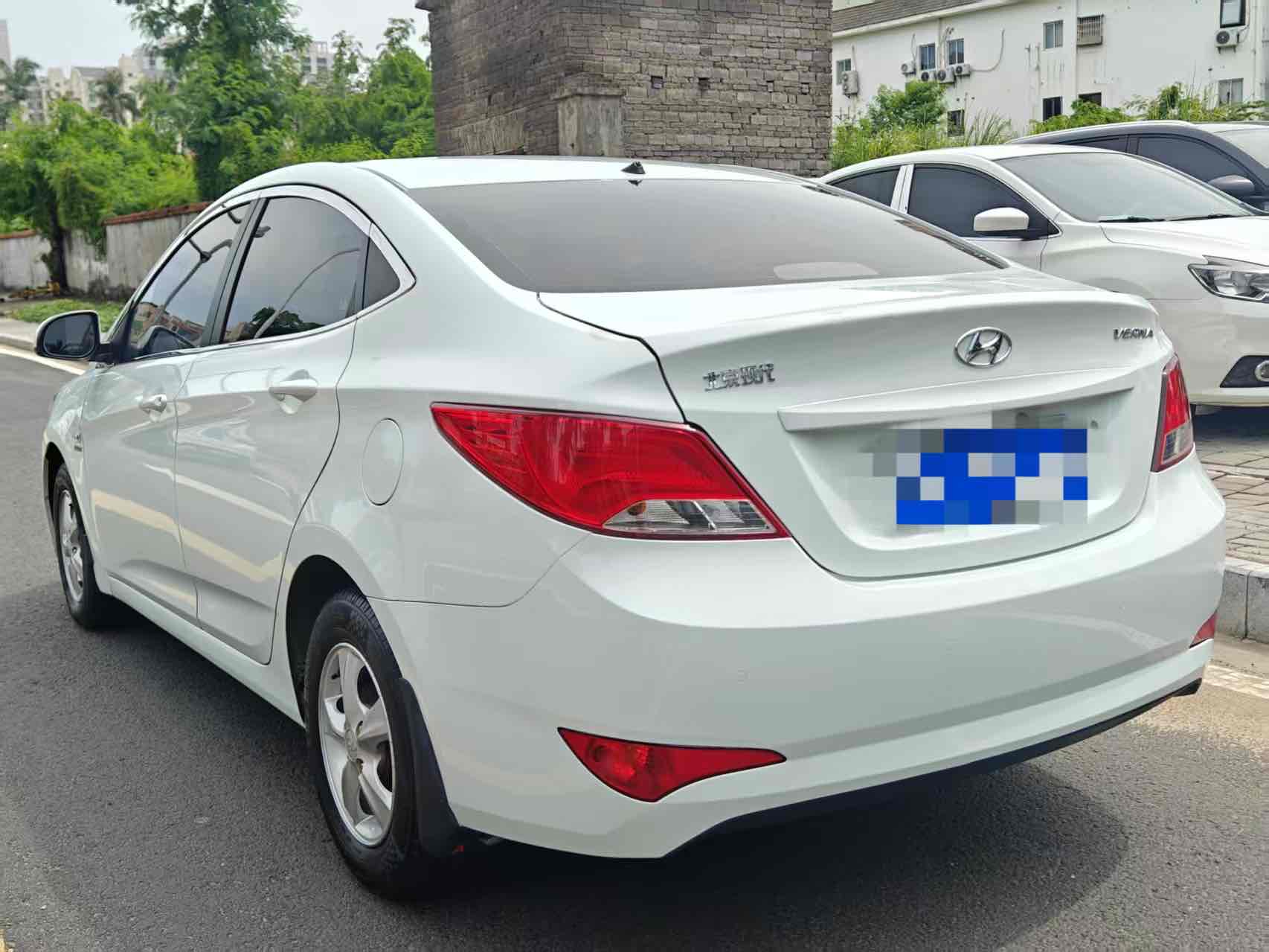 Hyundai Reina 2016 car image #10