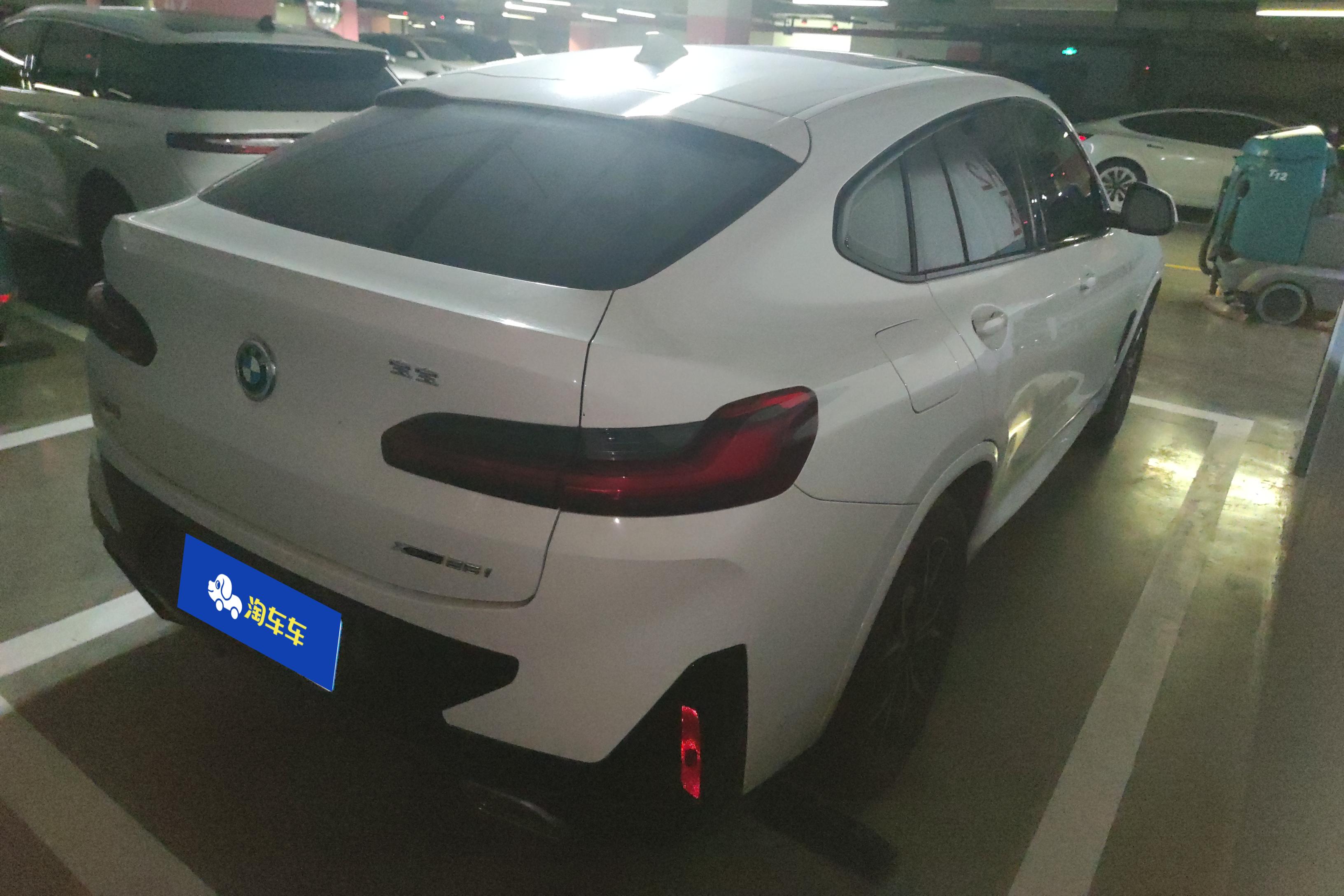 BMW X4 M40i 2022 #10 BMW X4 M40i 2022 car image #10