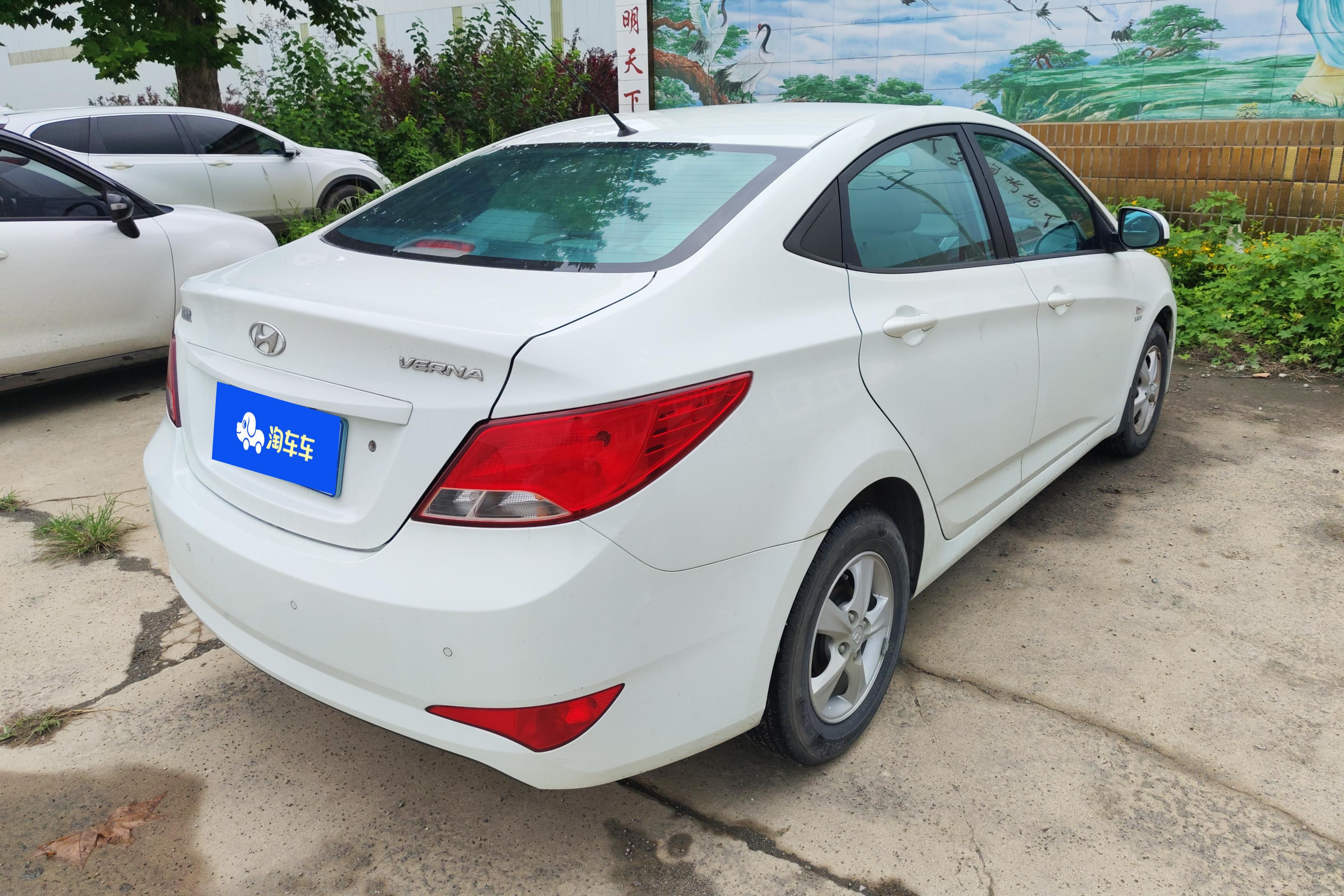 Hyundai Reina 2015 car image #10