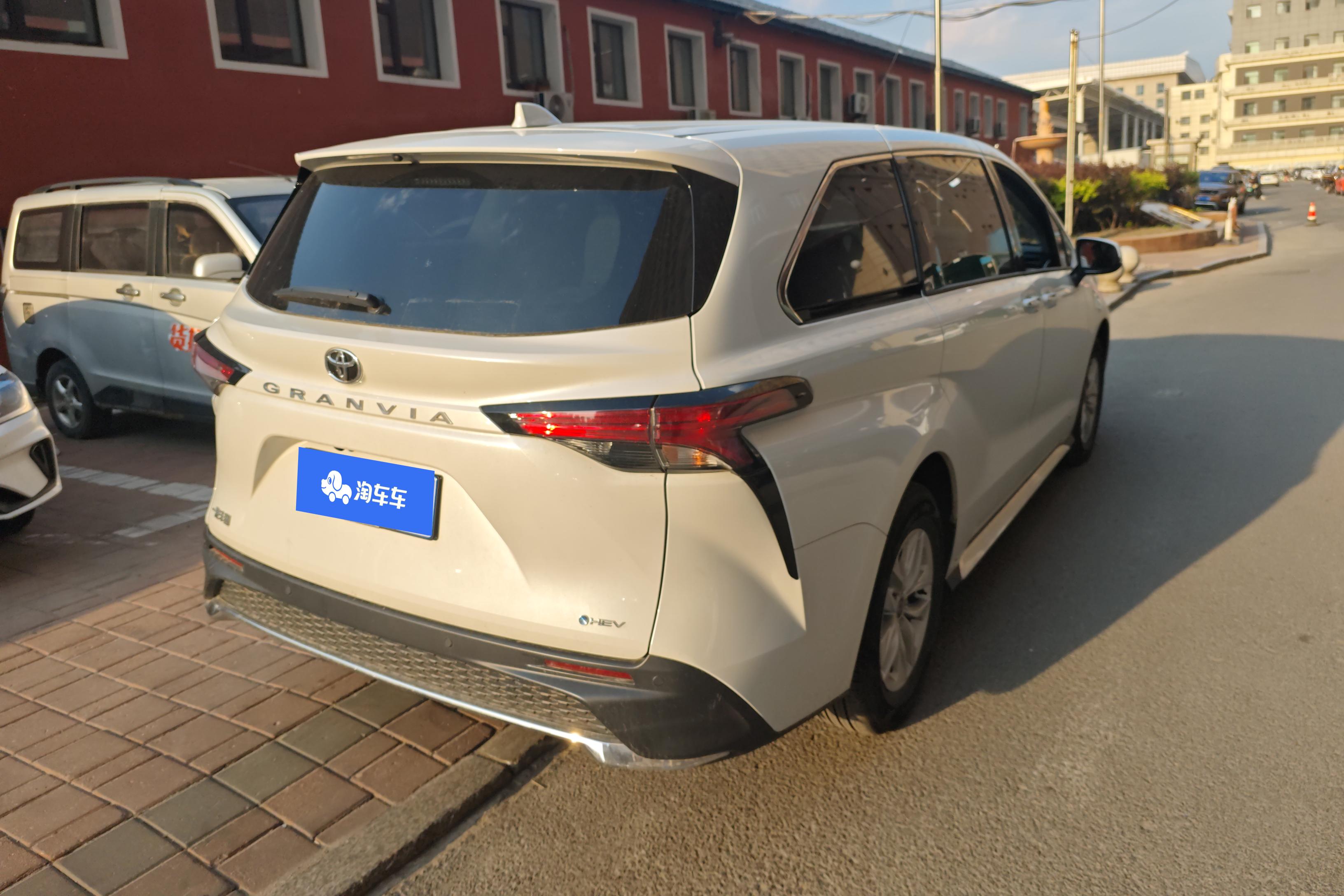 Toyota Granvia 2024 car image #10