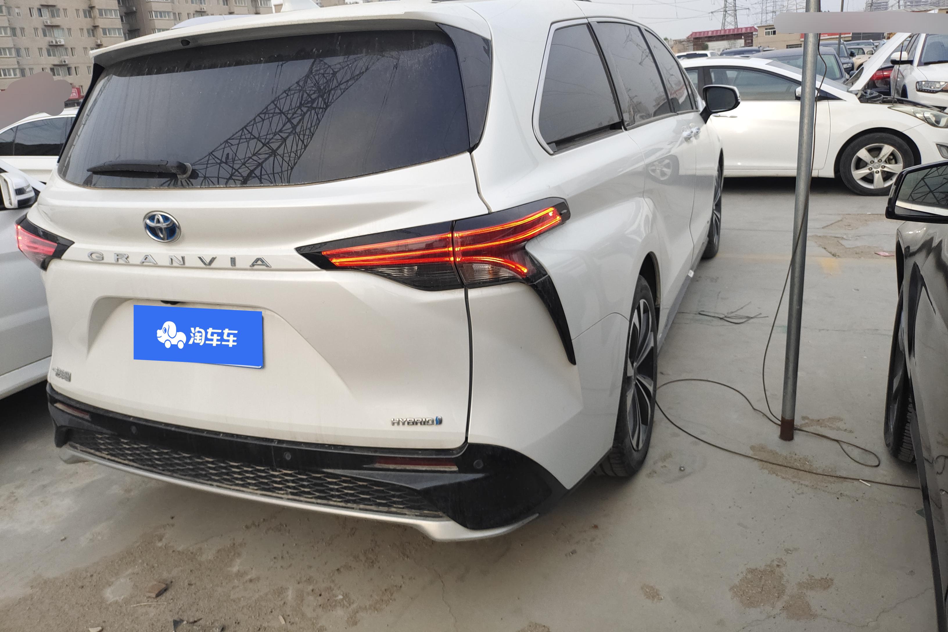 Toyota Granvia 2023 car image #10