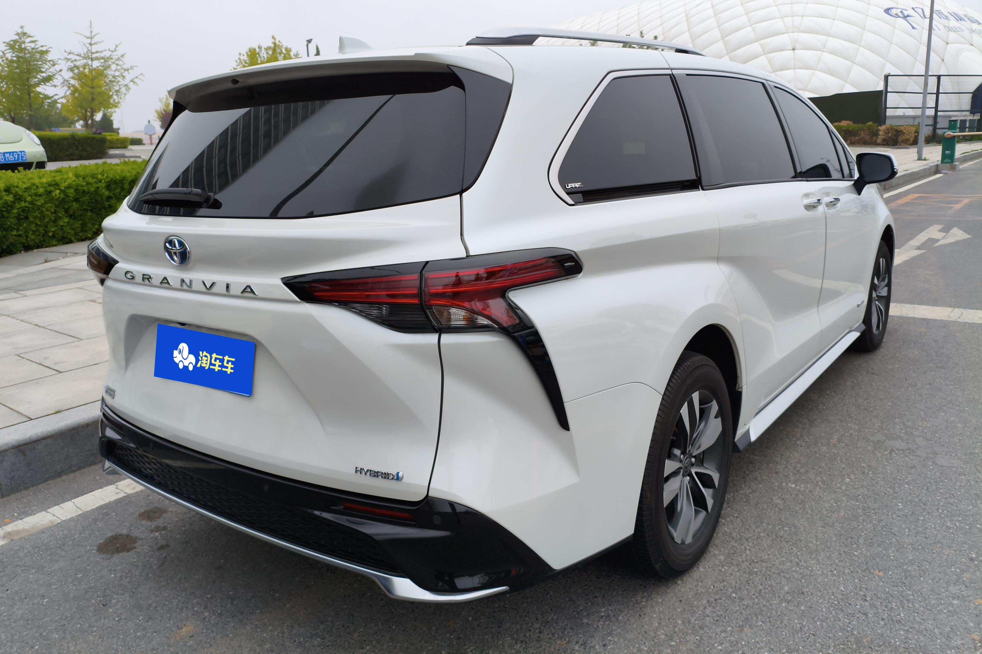 Toyota Granvia 2024 car image #10