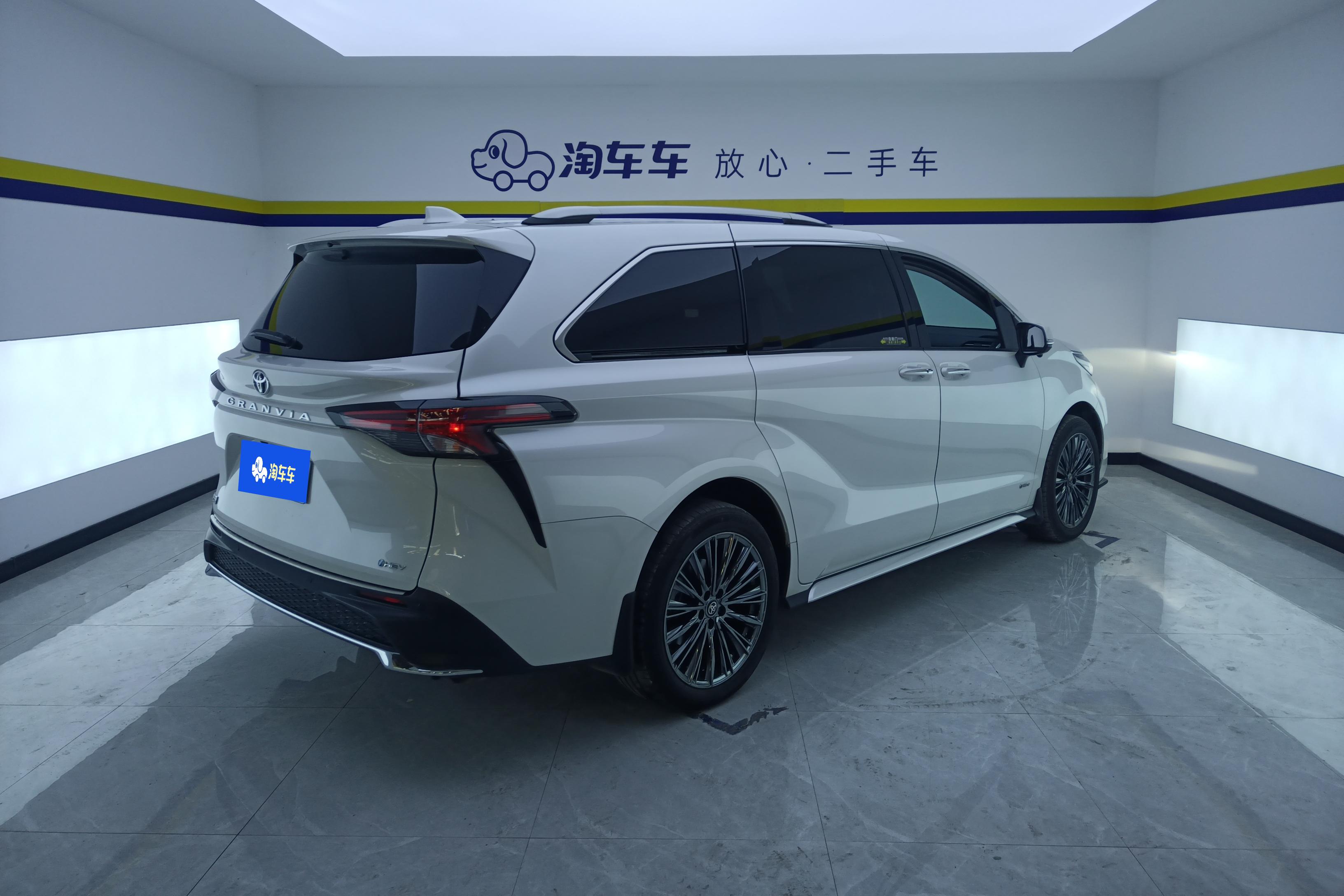 Toyota Granvia 2024 immagine di auto #10