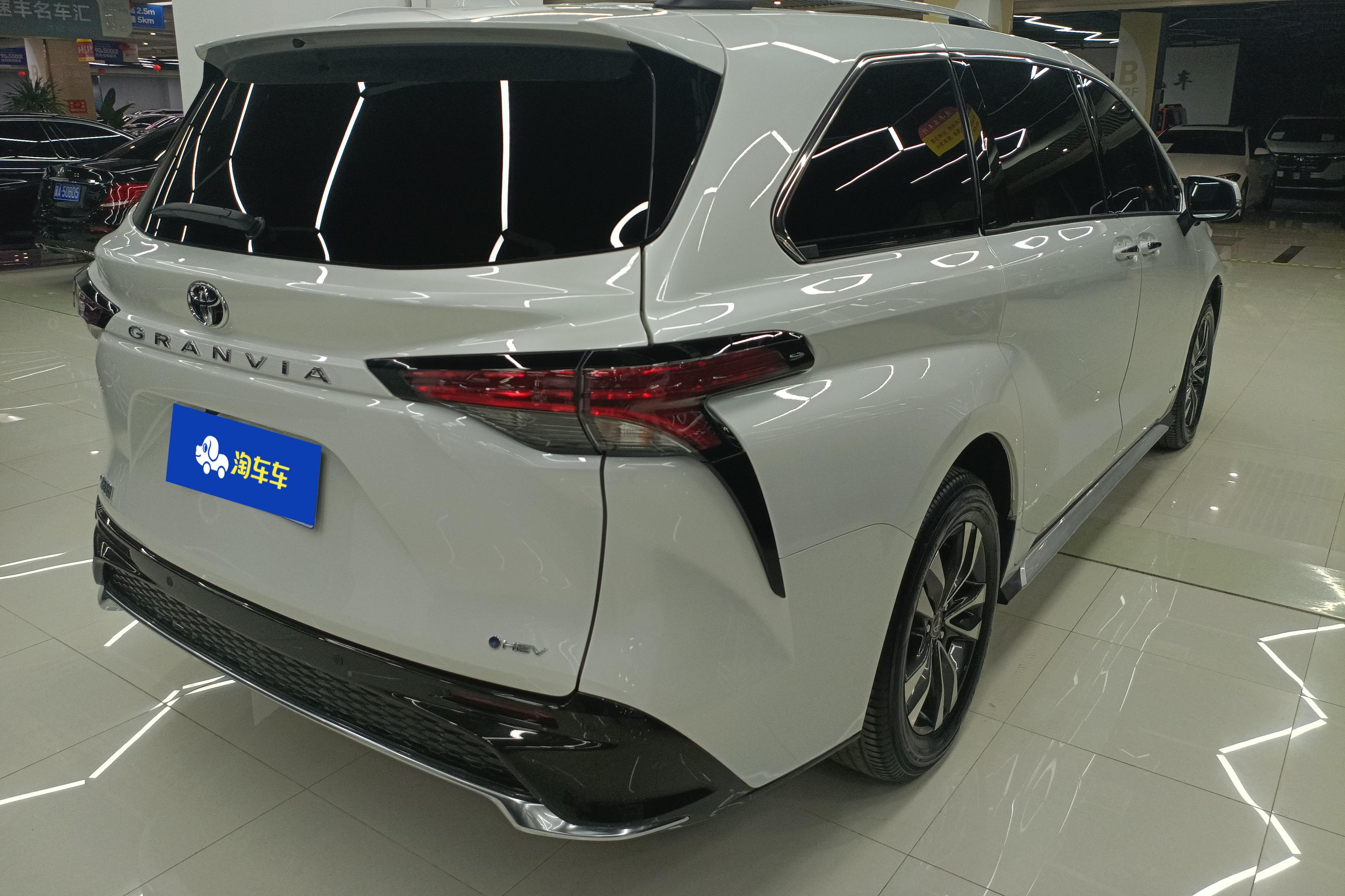 Toyota Granvia 2024 #10 Toyota Granvia 2024 car image #10