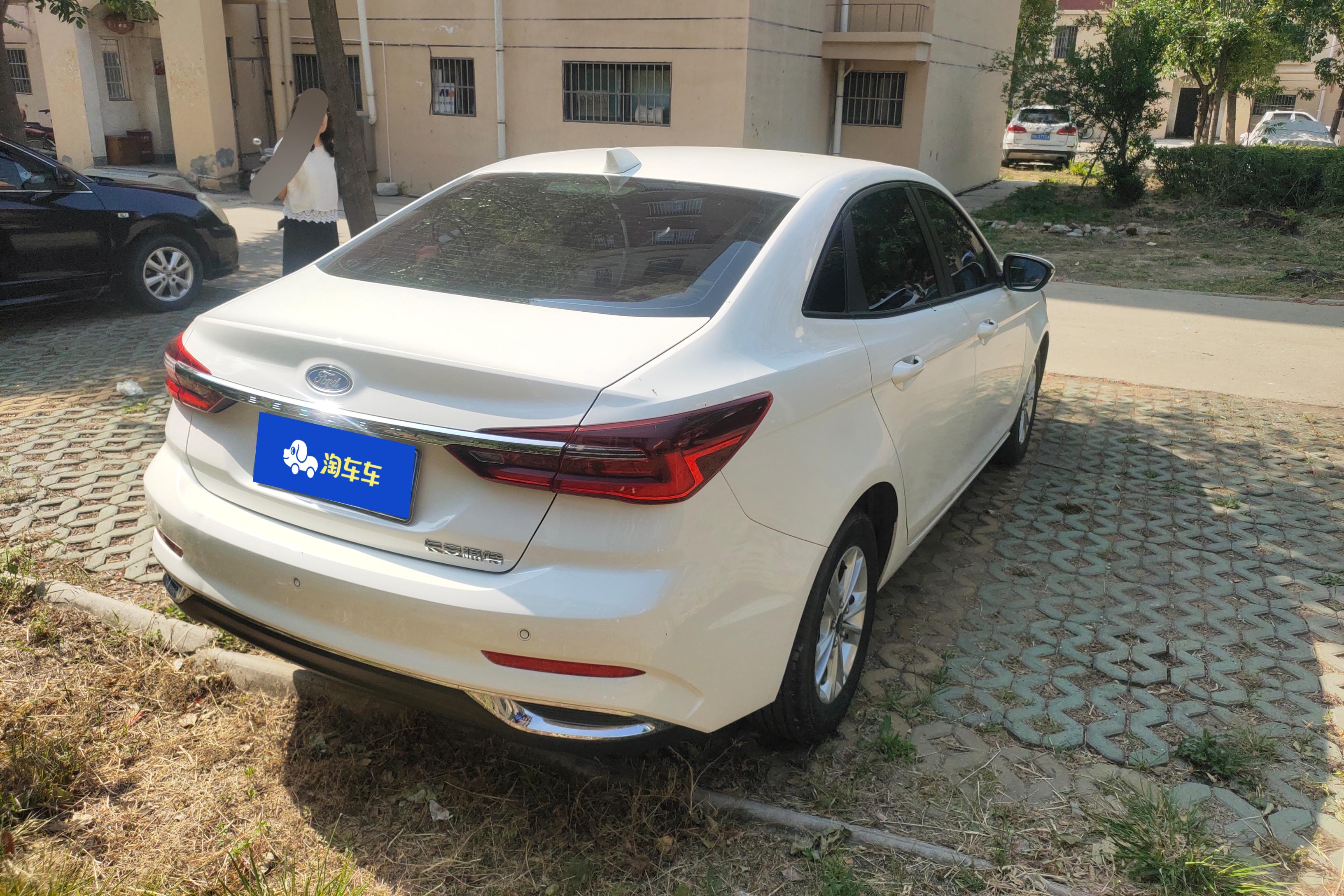 Ford Escort 2021 car image #10