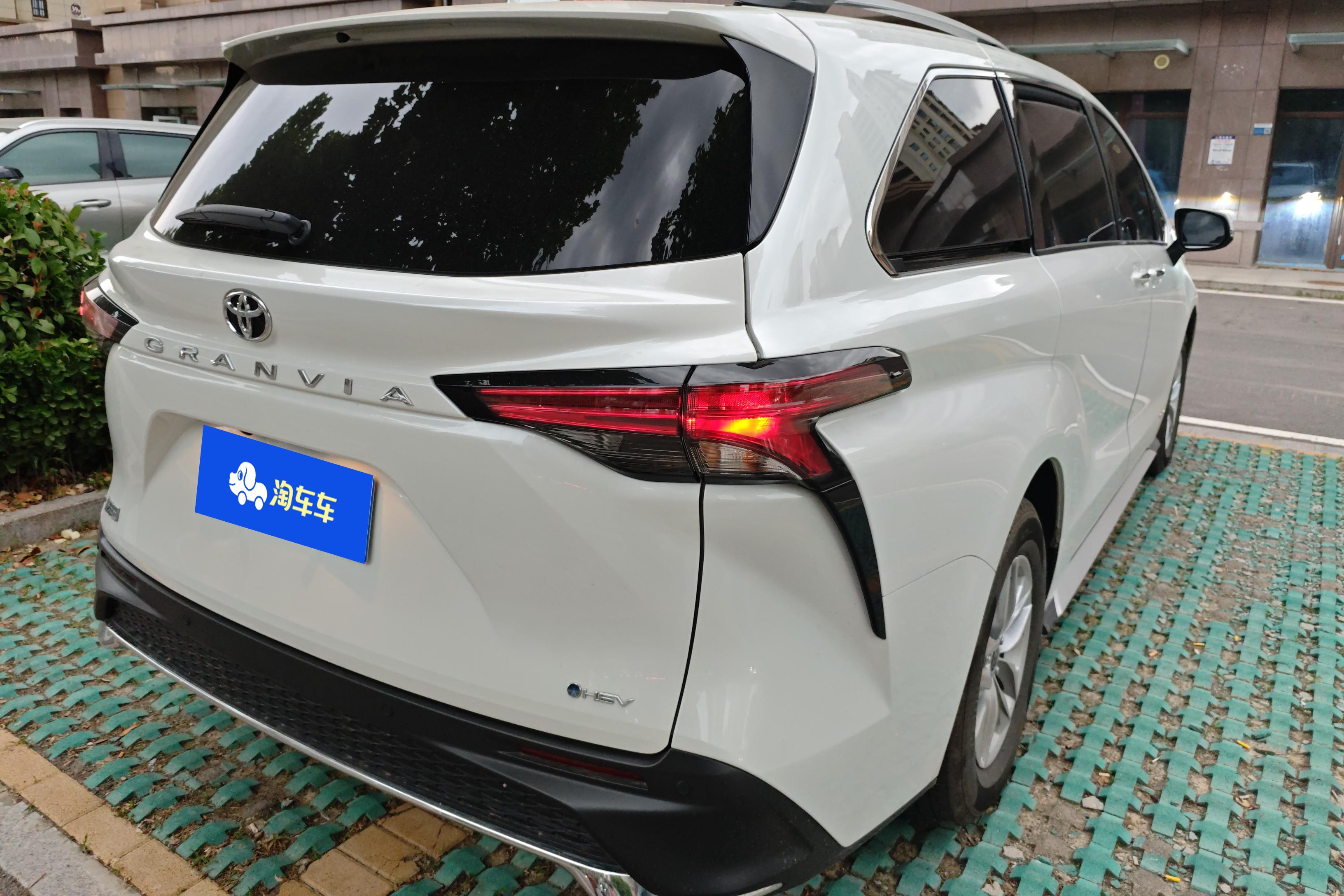 Toyota Granvia 2024 immagine di auto #10