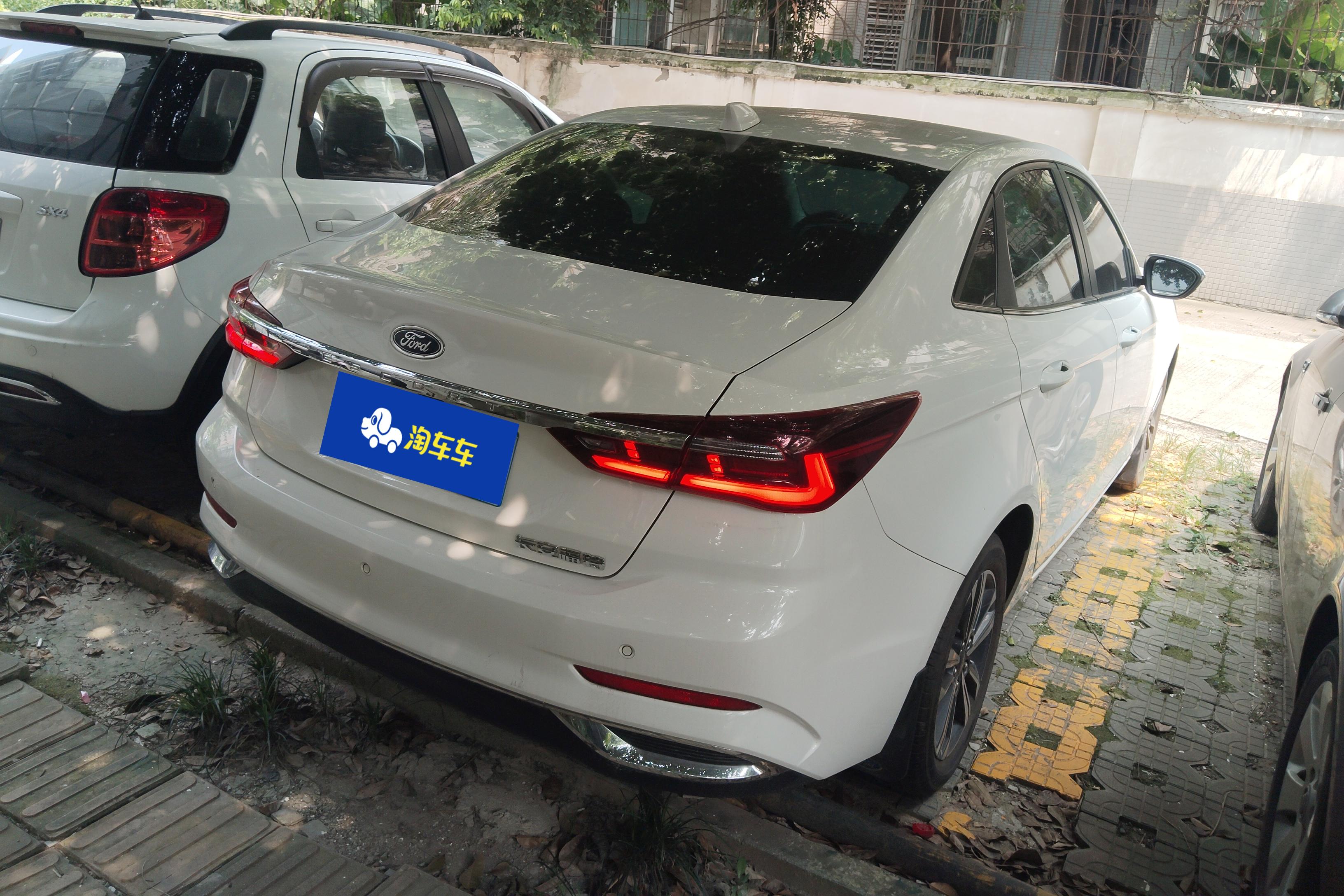 Ford Escort 2017 car image #10